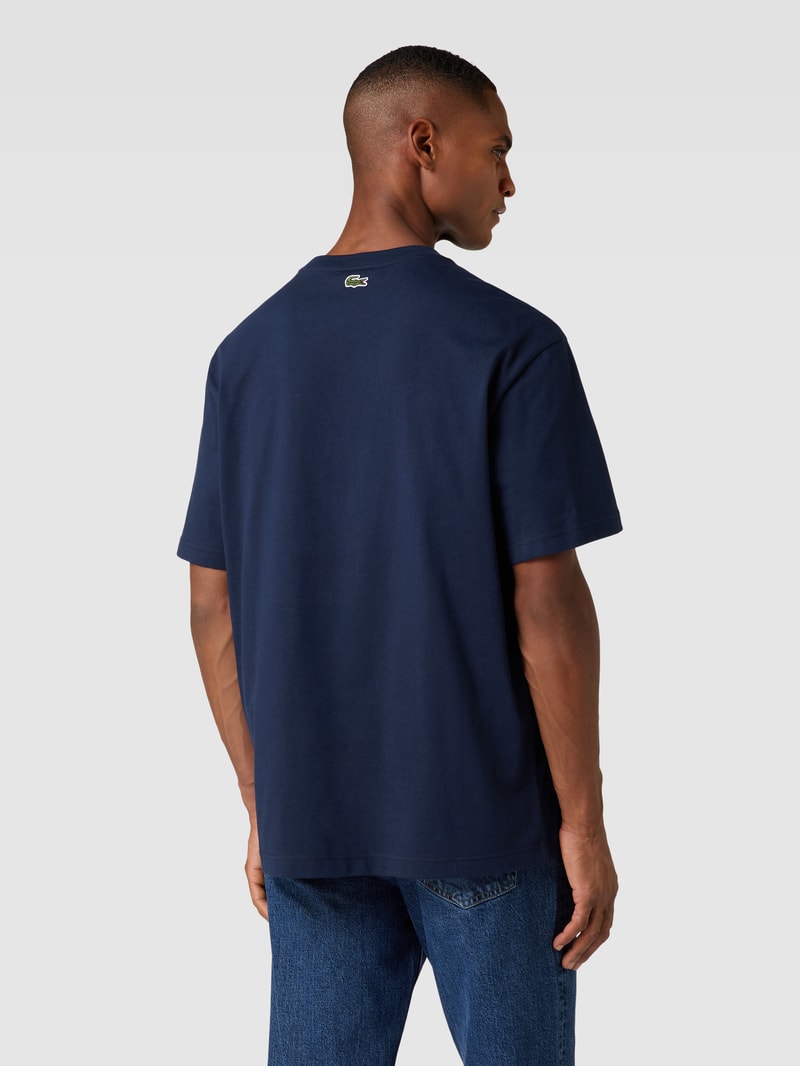 T-Shirt mit Label-Print in dunkelblau