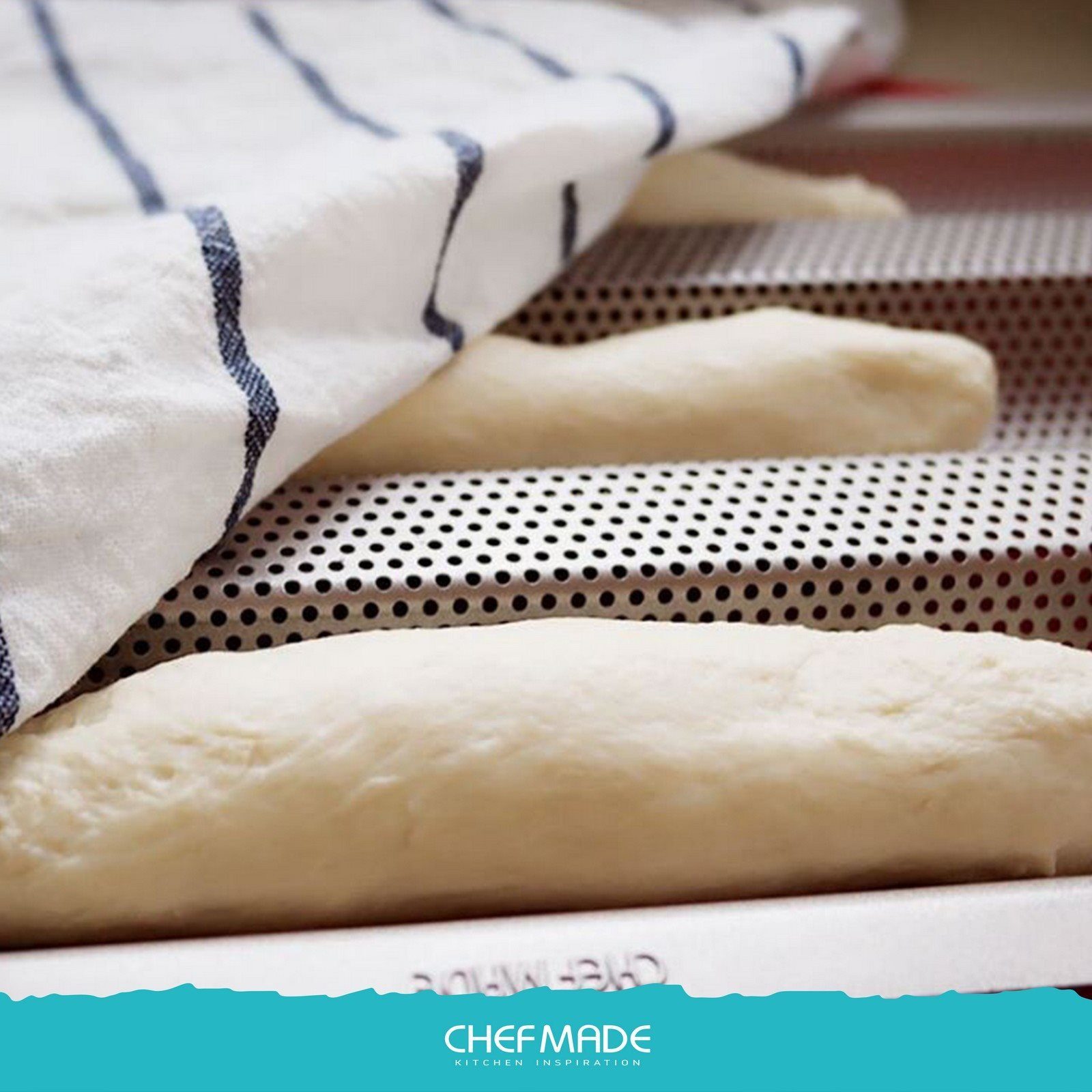Chefmade Baguetteblech Backblech, Karbonstahl, (CHEFMADE, 3 Mulden Baguetteblech, 270x242x22mm, Champagnergold, antihaft- & silikonbeschichtet, Baguetteform, Ciabatta Backform, Backblech, Brötchenblech, perforiert, Karbonstahl, 1-St., Premium), Brotb