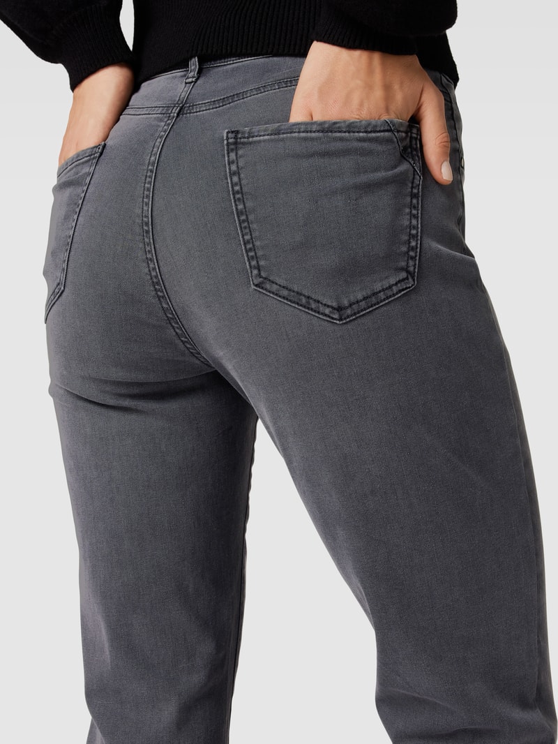 Jeans mit Knopfverschluss Modell 'CAROLA' in schwarz