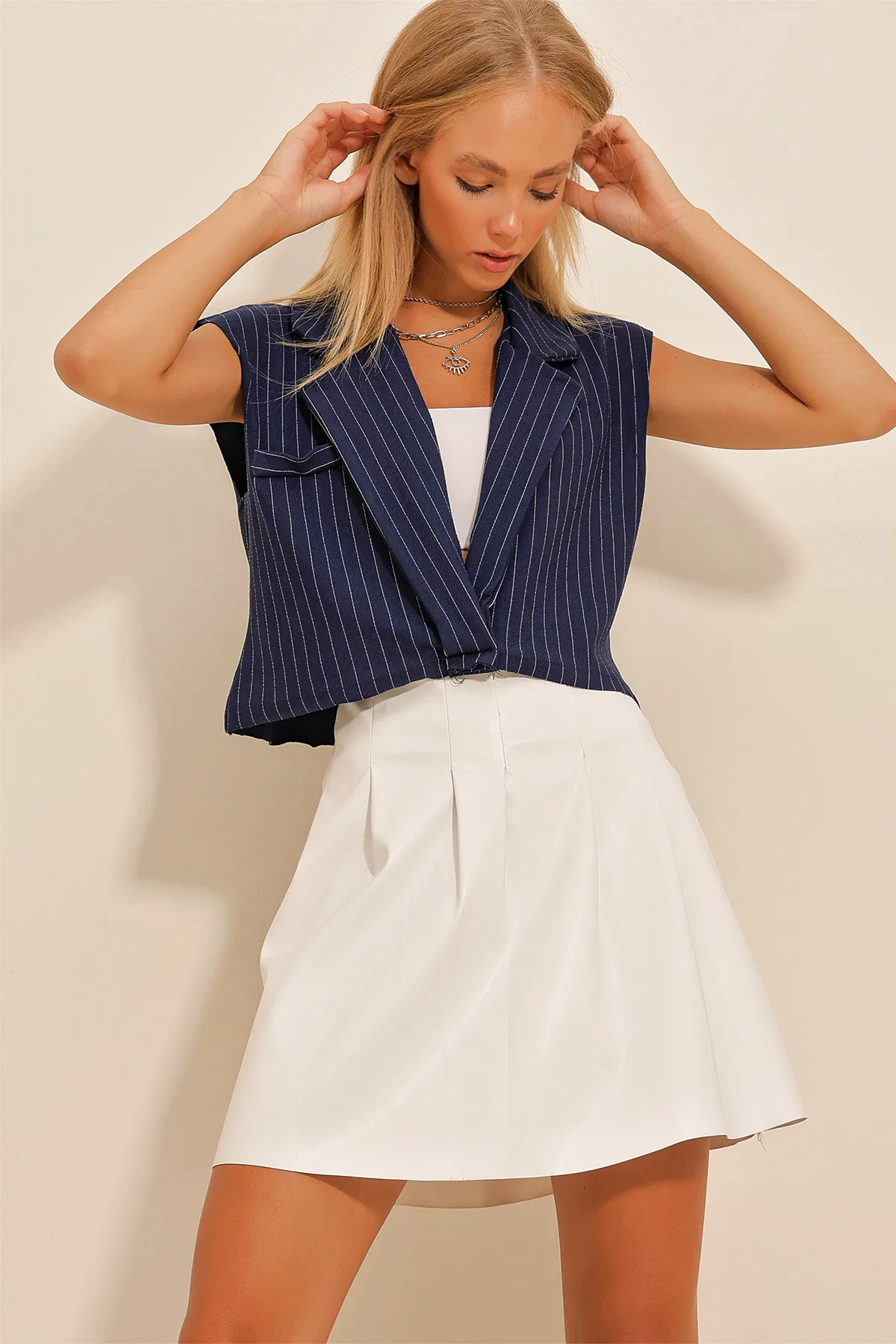 Trend Alaçatı Stili  Marineblaue Damenbluse mit Hemdkragen und Filetstreifen, ALC-X10724
