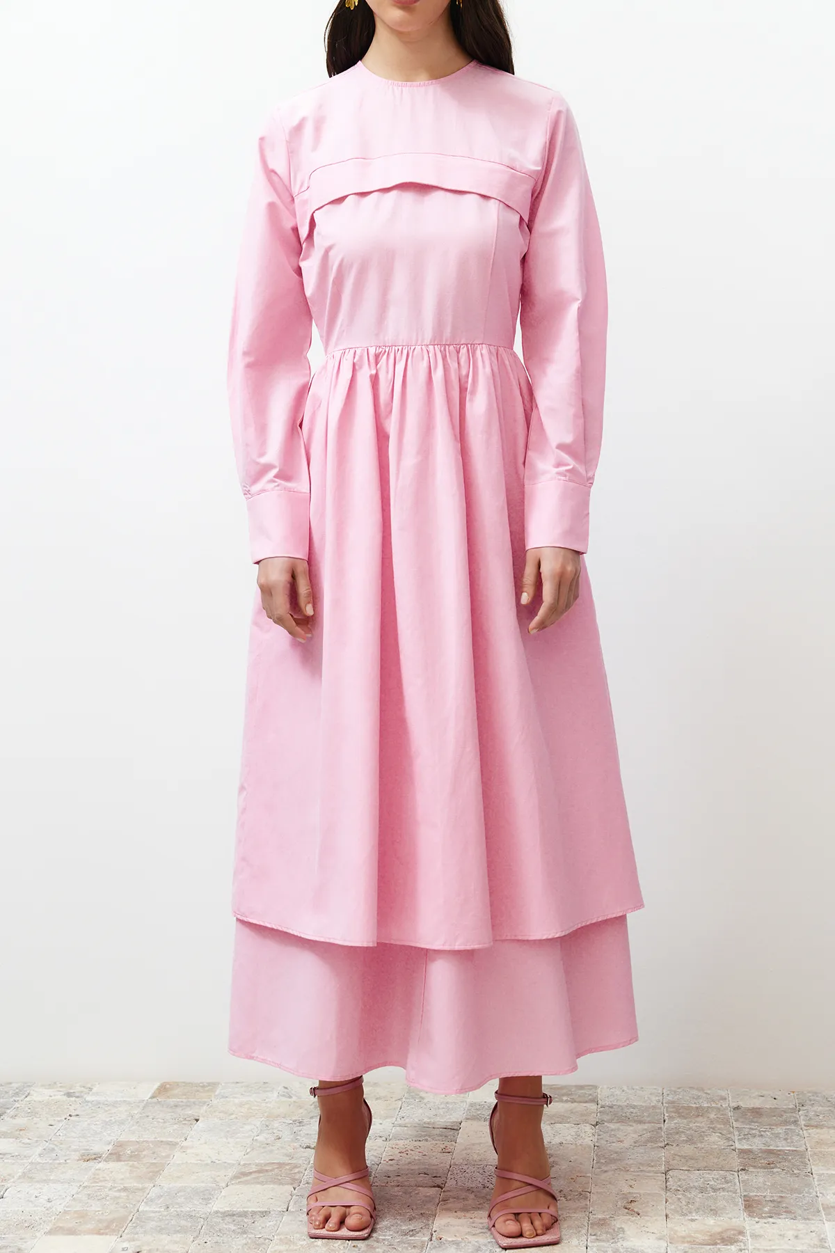 Trendyol Modest  Rosa Kleid mit schlichtem Webmuster und detaillierter Vorderseite TCTSS24EB00144