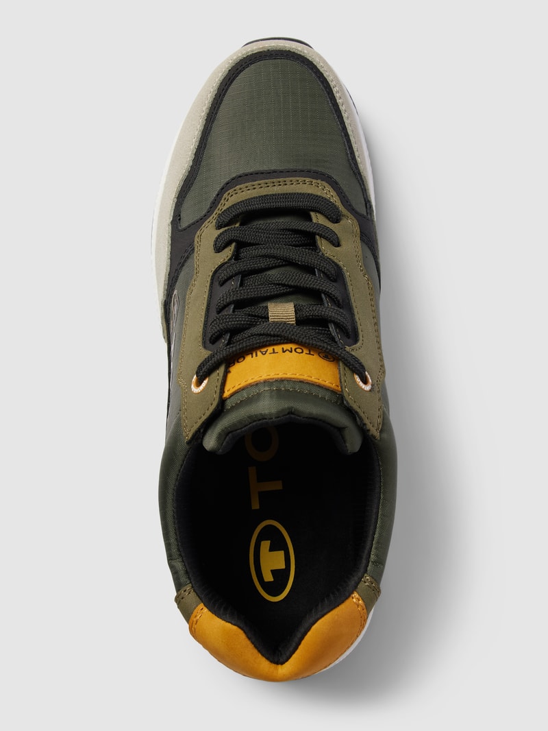 Sneaker mit Label-Details in khaki