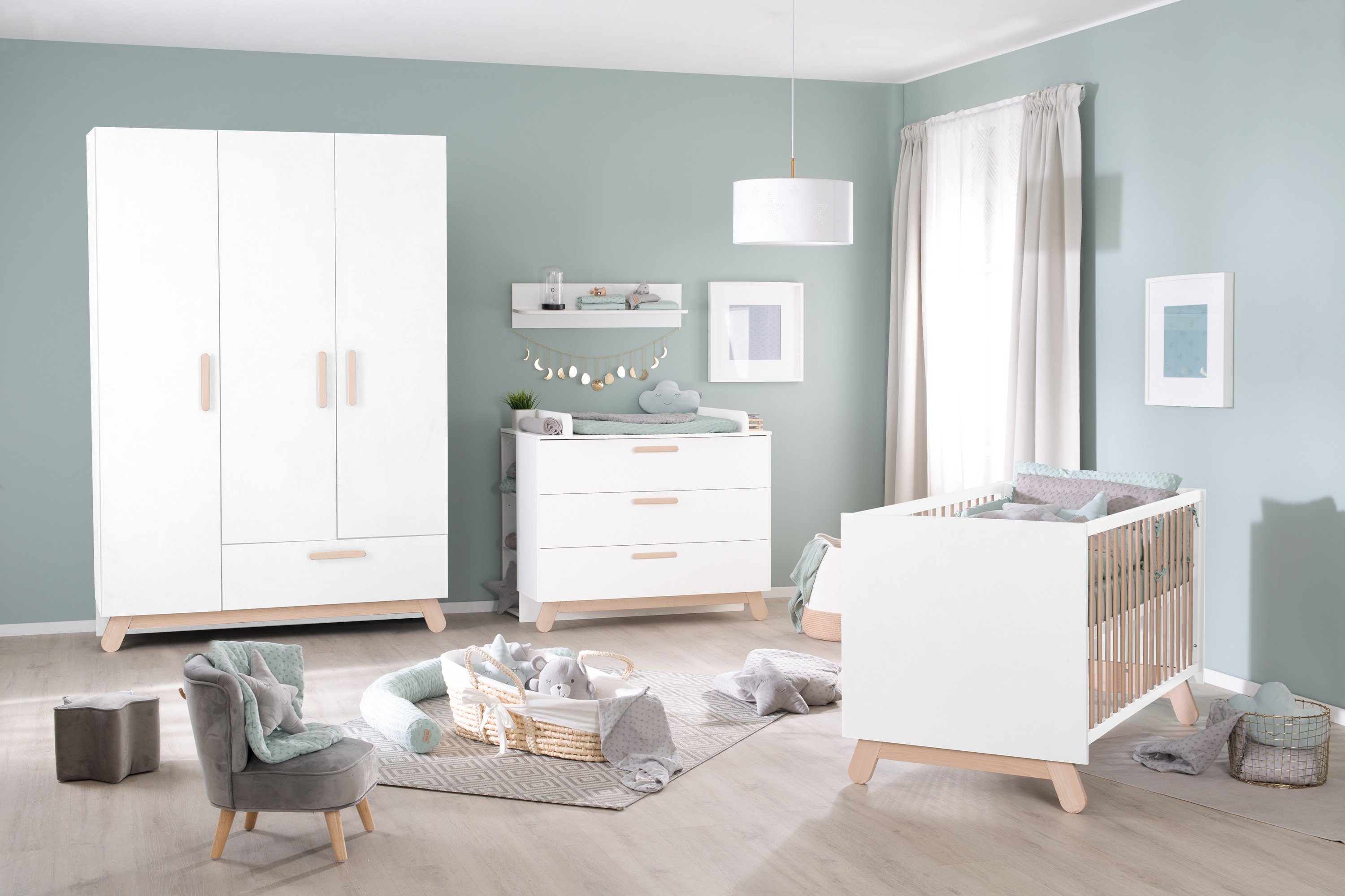 roba® Wickelkommode Clara, Weiß, mit Füßen und Griffen aus massiver Buche; Made in Europe