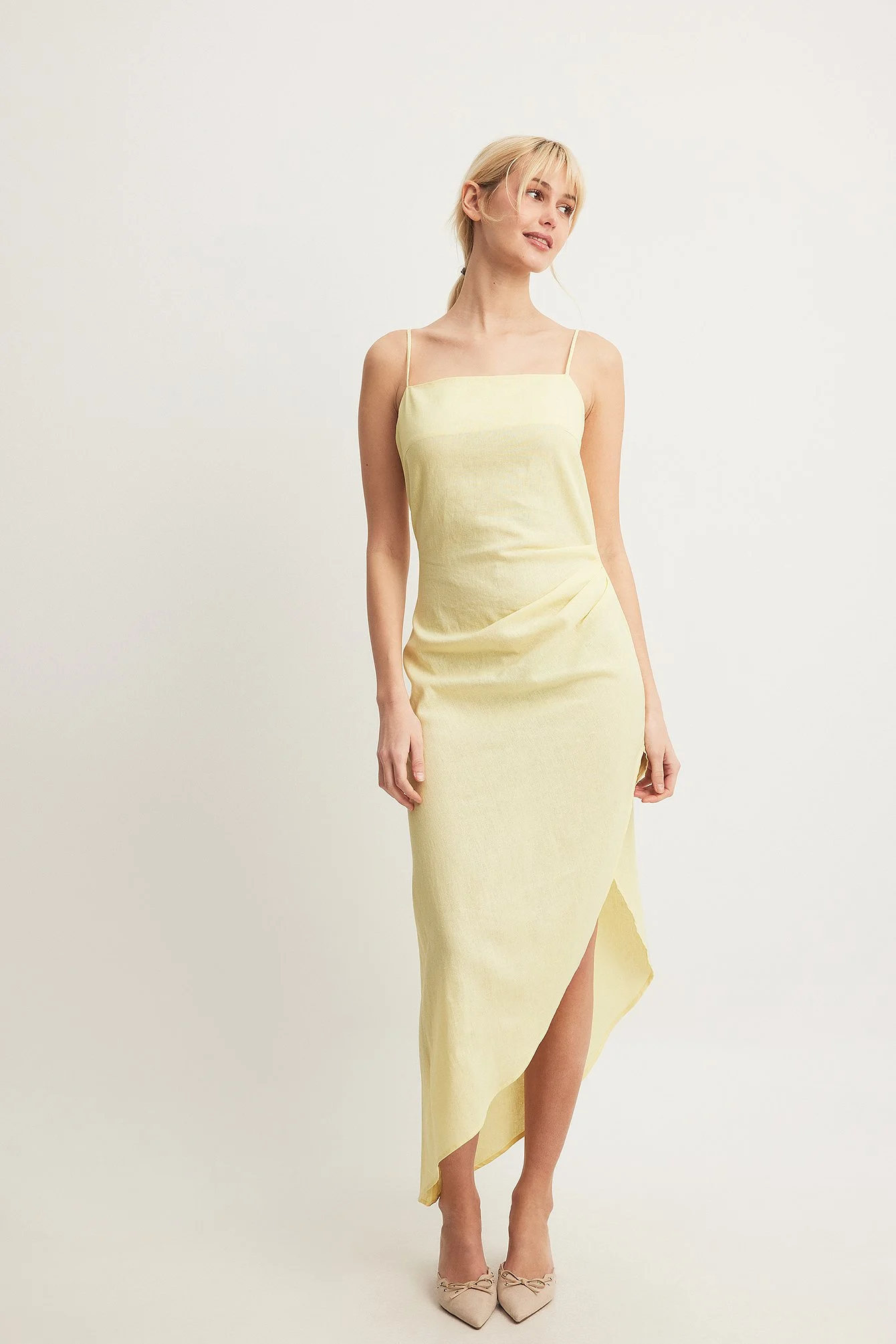 Asymmetrisches Midikleid mit offenem Rücken aus Leinen-Mix