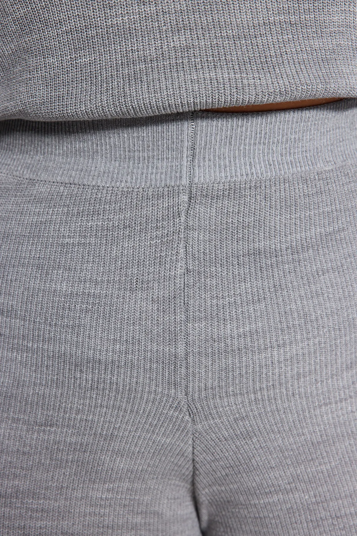 Trendyol Curve  Grau meliertes Strickoberteil und -unterteil mit V-Ausschnitt TBBAW24CP00011