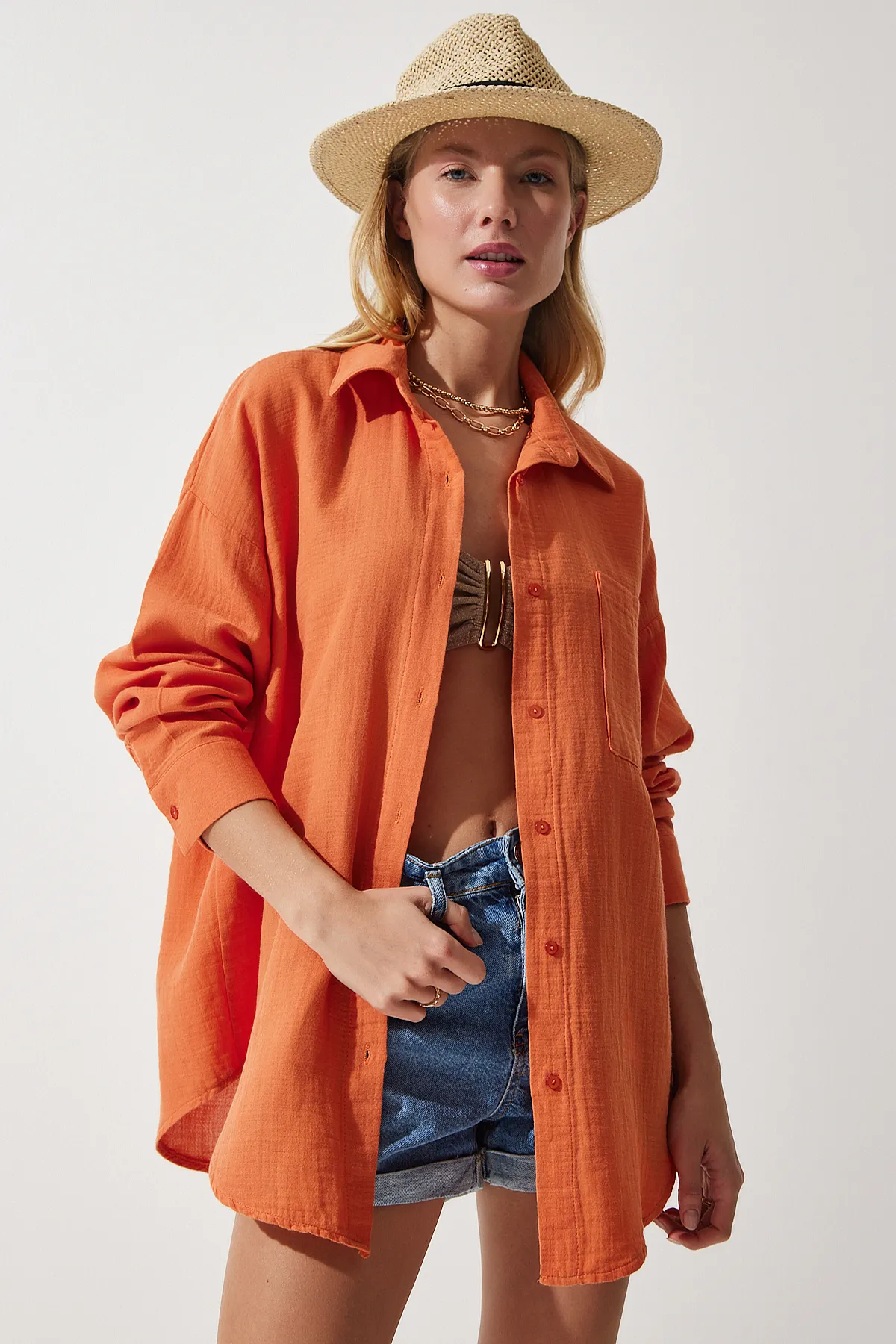 Happiness İstanbul  Orangefarbenes Oversize-Musselin-Shirt mit Taschen für Damen MX00150