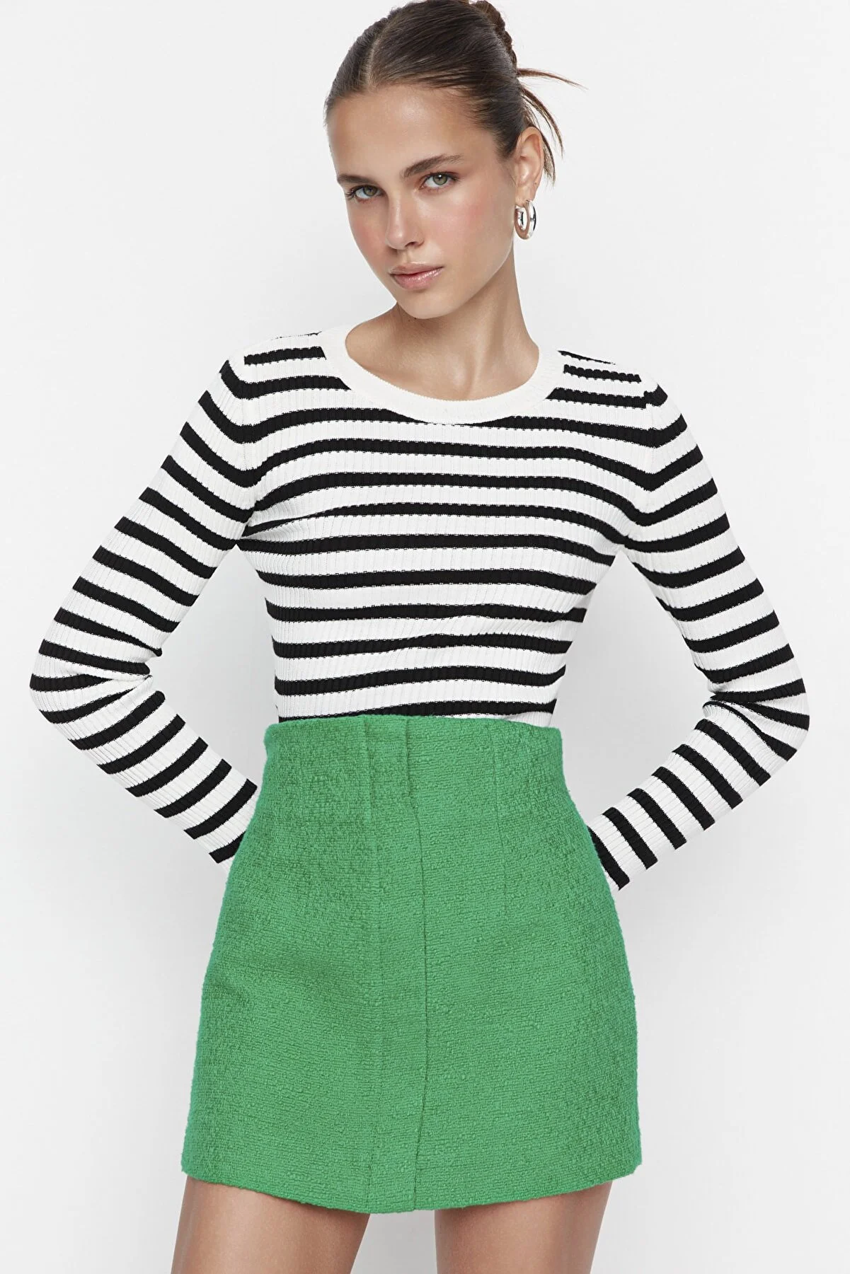Trendyol Collection  Ecrufarbener Basic-Strickpullover mit Streifen TWOAW21KZ0942