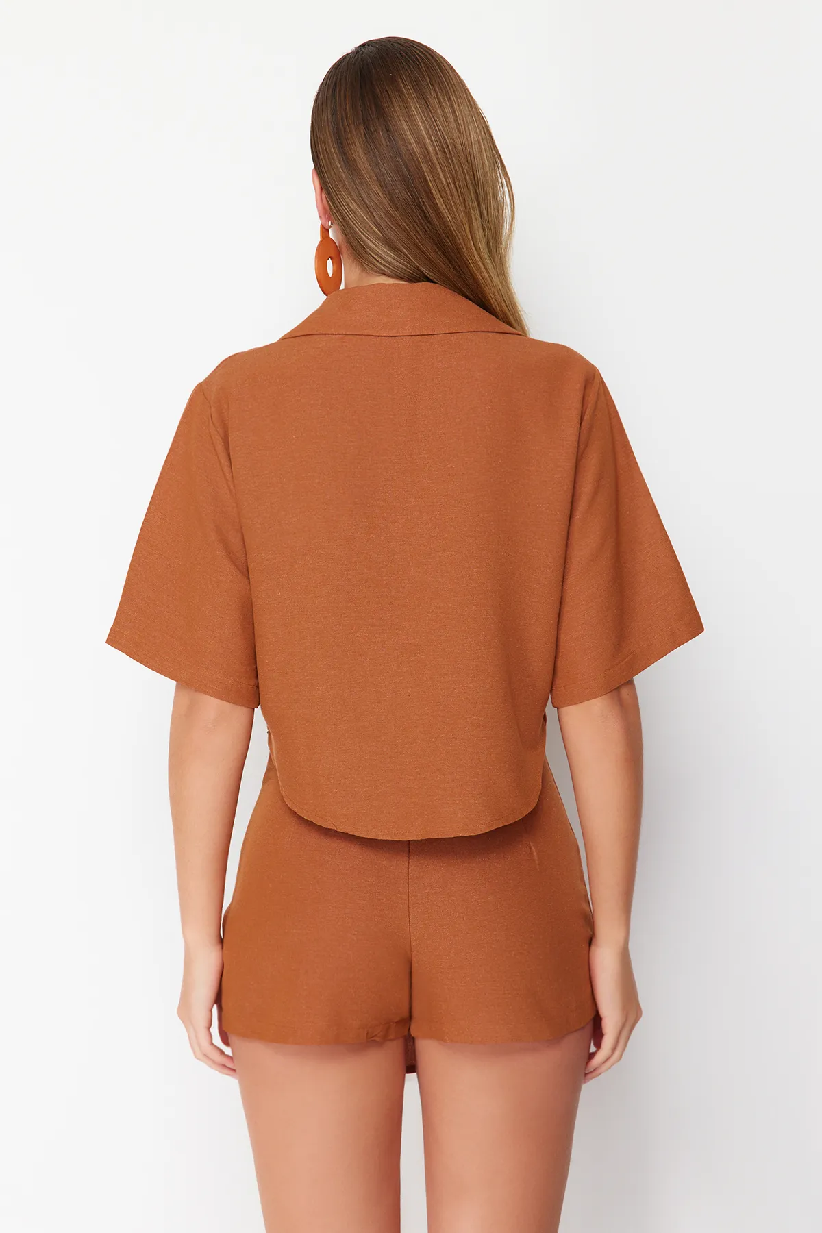 Trendyol Collection  Braunes Hemd-Shorts-Set aus gewebtem Leinengemisch TBESS24AU00019