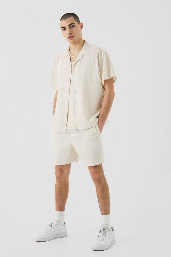 Kurzärmliges kastiges Leinen-Hemd & Shorts