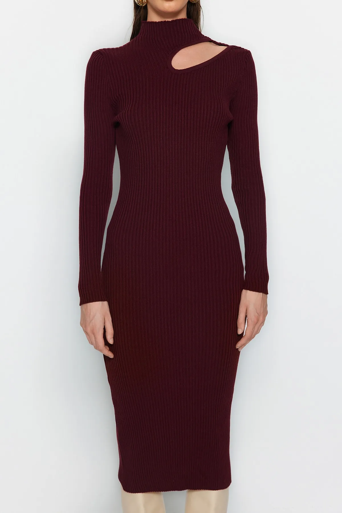 Trendyol Collection  Pflaumenfarbenes Midi-Strickkleid mit Rollkragen TWOAW24EL00028