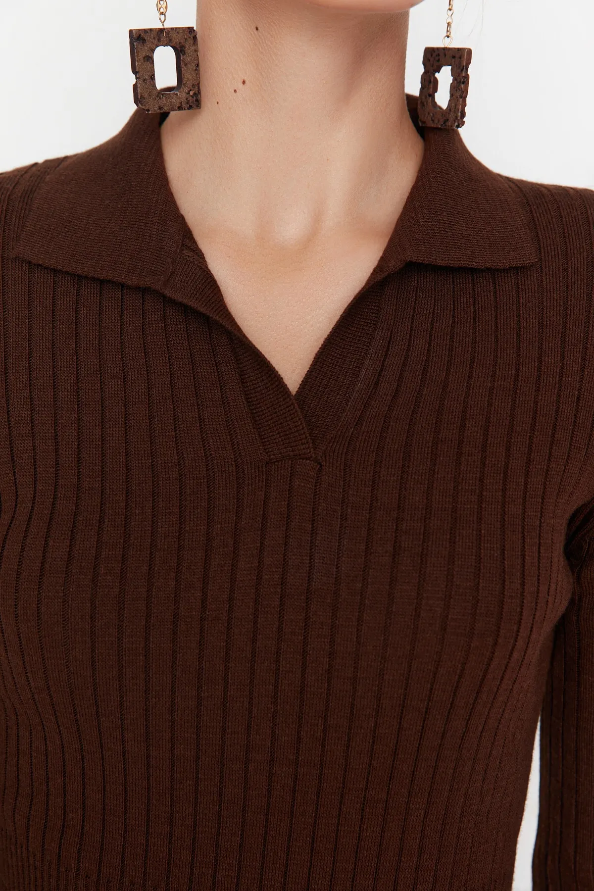 Trendyol Collection  Braun Braunes Midi-Strickkleid mit Rollkragen TWOAW22EL1376 Kleid TWOAW22EL1376