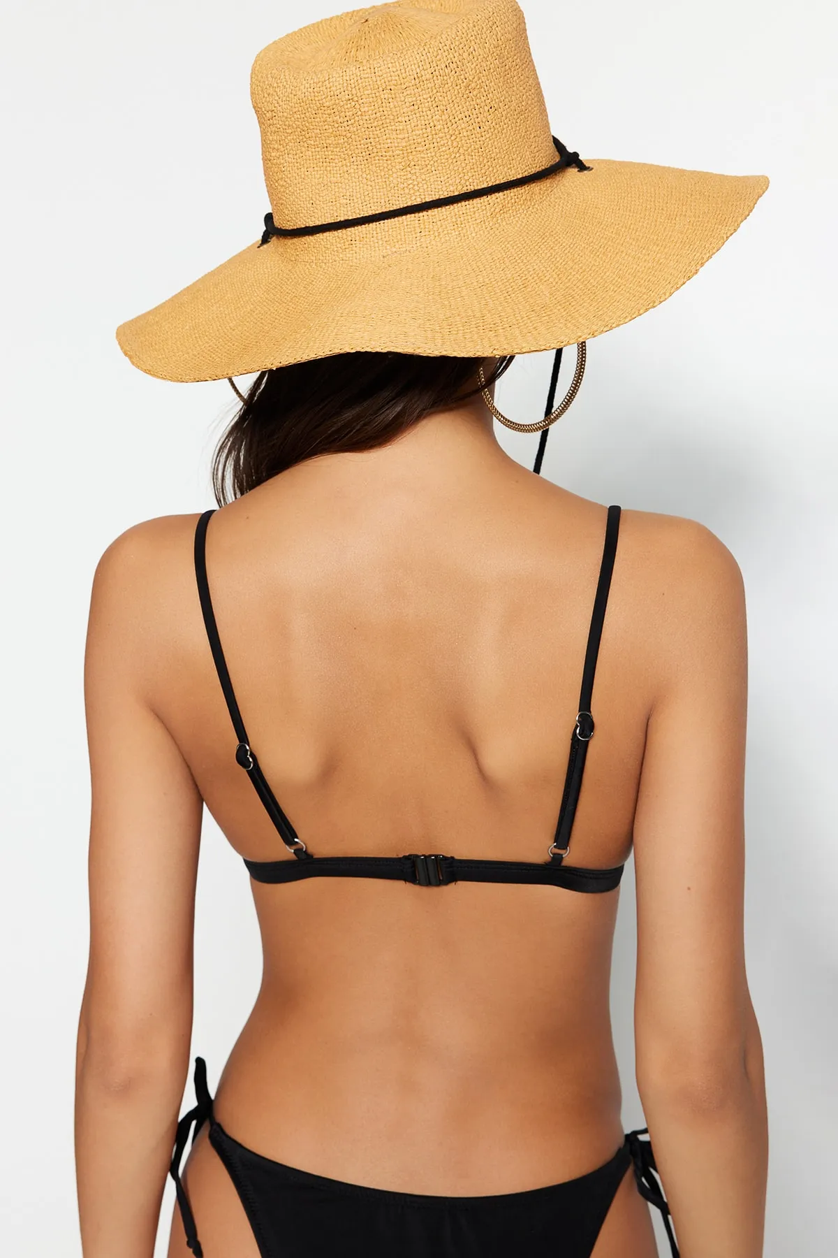 Trendyol Collection  Schwarzes Triangel-Bikinioberteil TBESS20BU0268