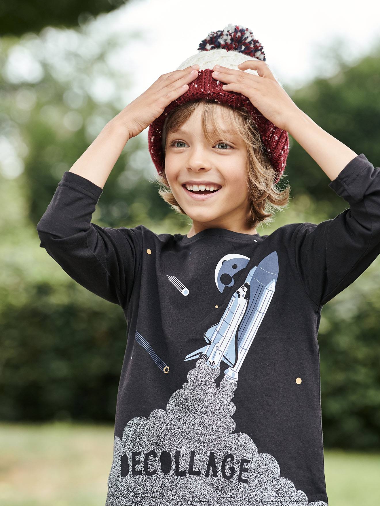 Bonnet garçon en maille torsadée bordeaux