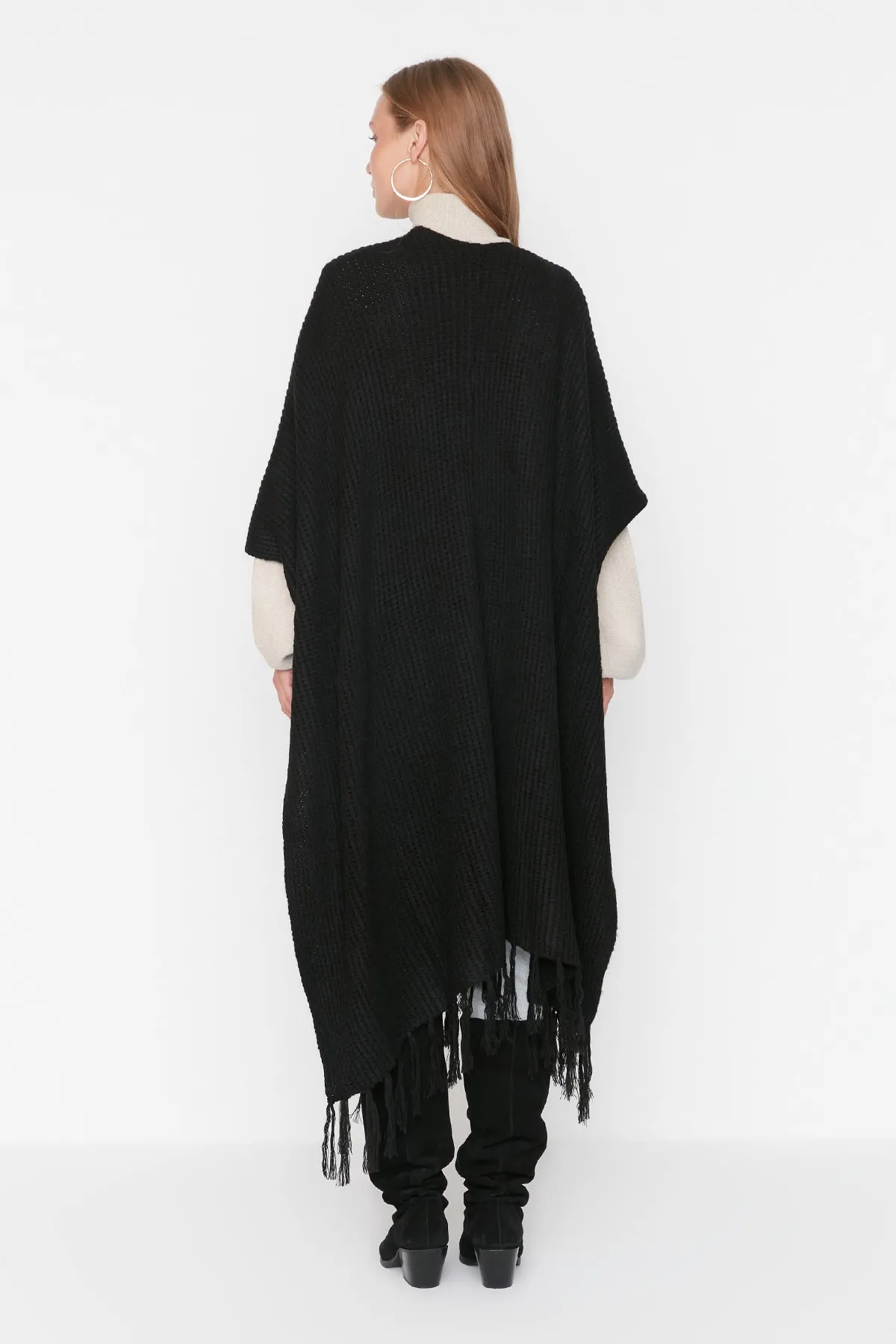 Trendyol Modest  Schwarzer langer Strickcardigan mit Quasten TCTAW23TH00008
