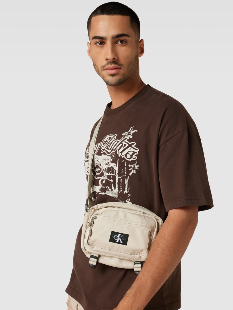 Camera Bag mit Label-Patch in sand