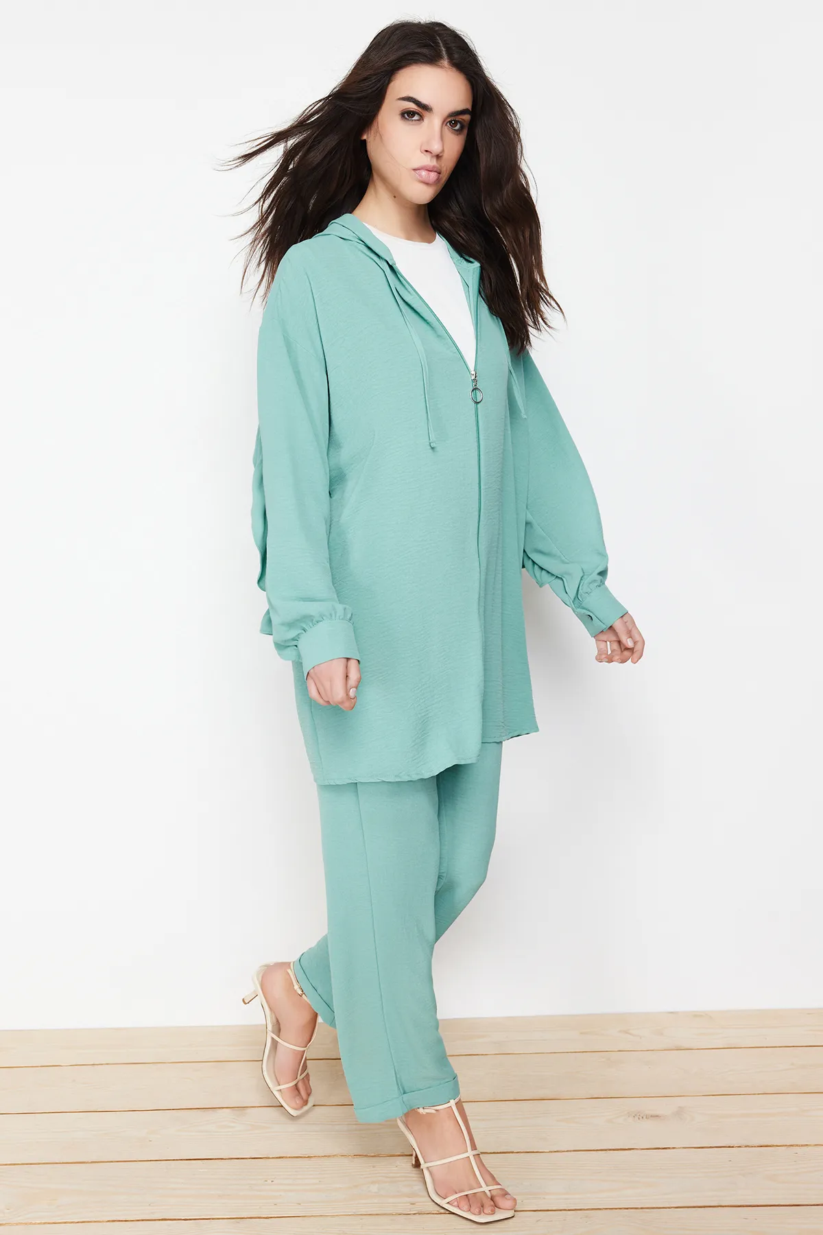 Trendyol Modest  Mintgrünes Rüschen-Detail-Set aus gewebtem Aerobin-Unterteil und Obermaterial TCTSS24US00026