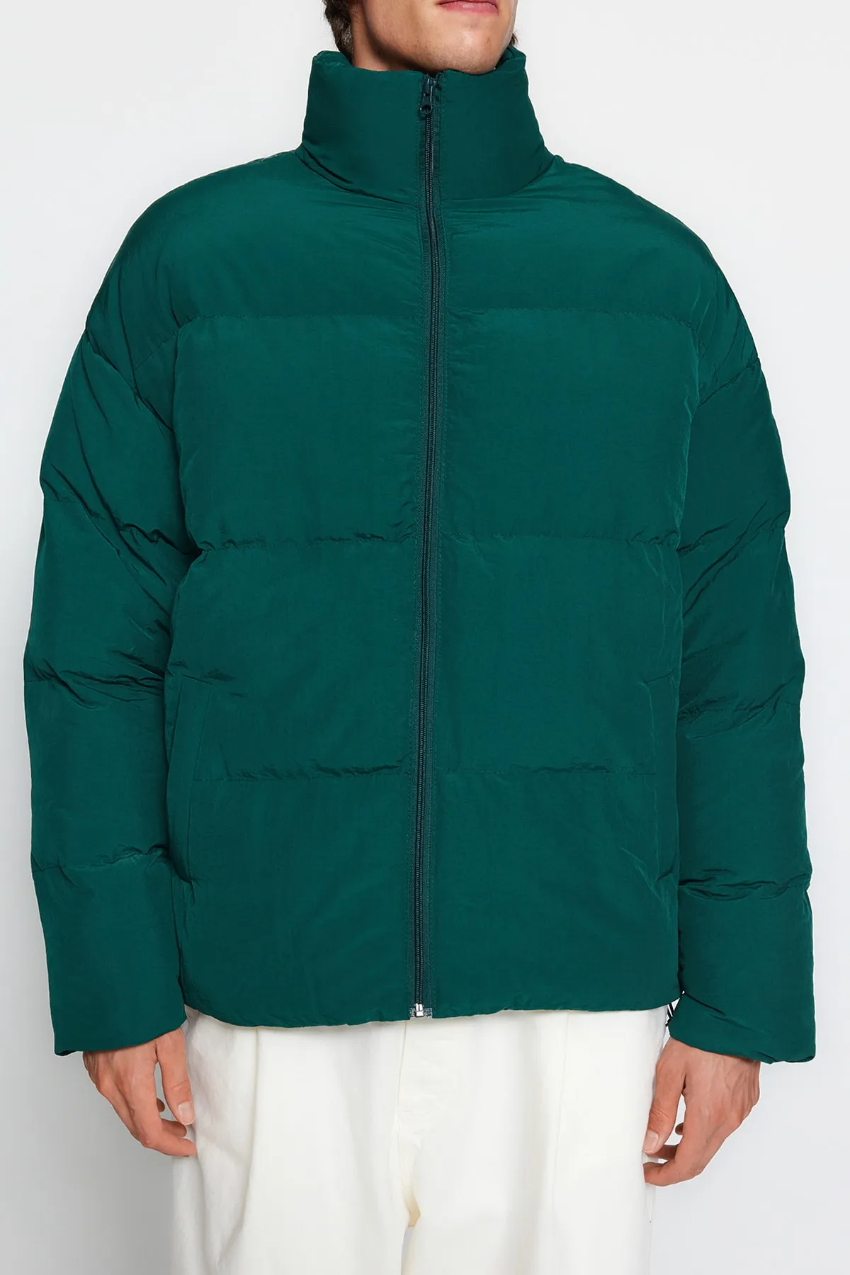 Trendyol Collection  Grüne Unisex-Pufferjacke in Oversize-Passform mit Stehkragen TMNAW24MO00003