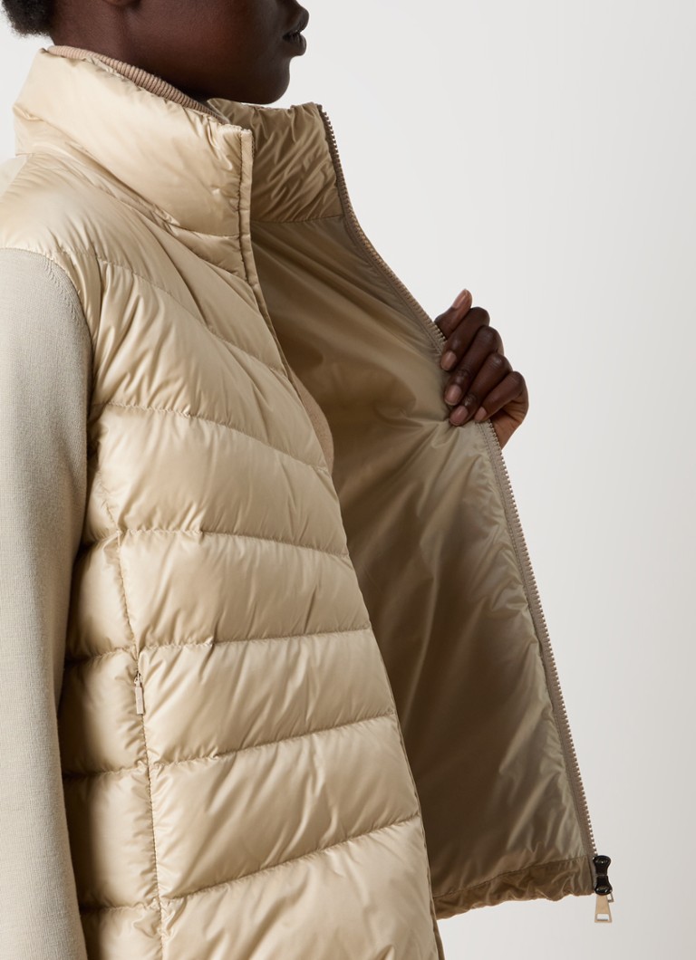Vestă Moncler confecționată din lână virgină fină cu căptușeală în față și spate.