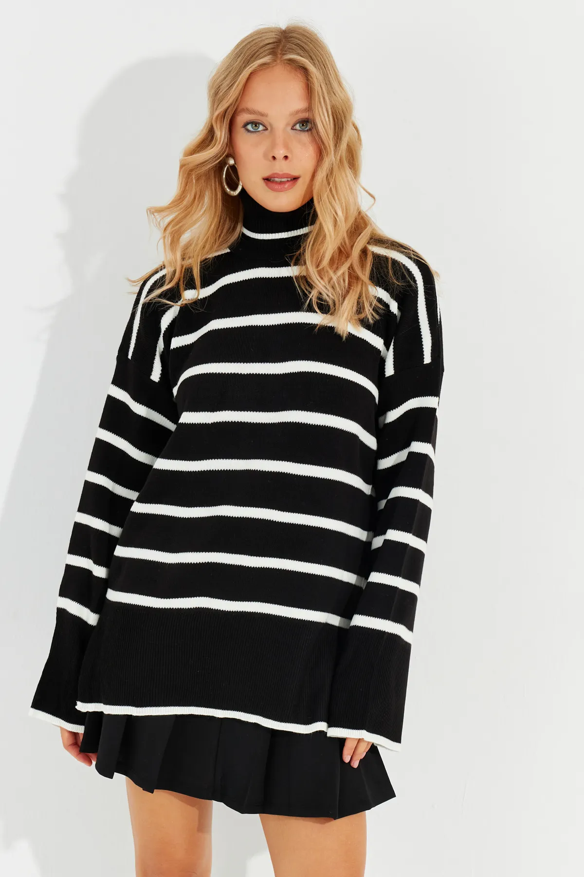 Cool & Sexy  Schwarzer Rollkragenpullover mit Streifen für Damen Q976