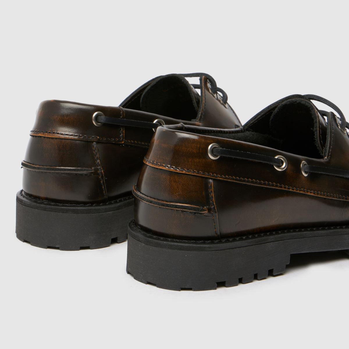 Schuh Laith – Bruna, platta båtskor i läder