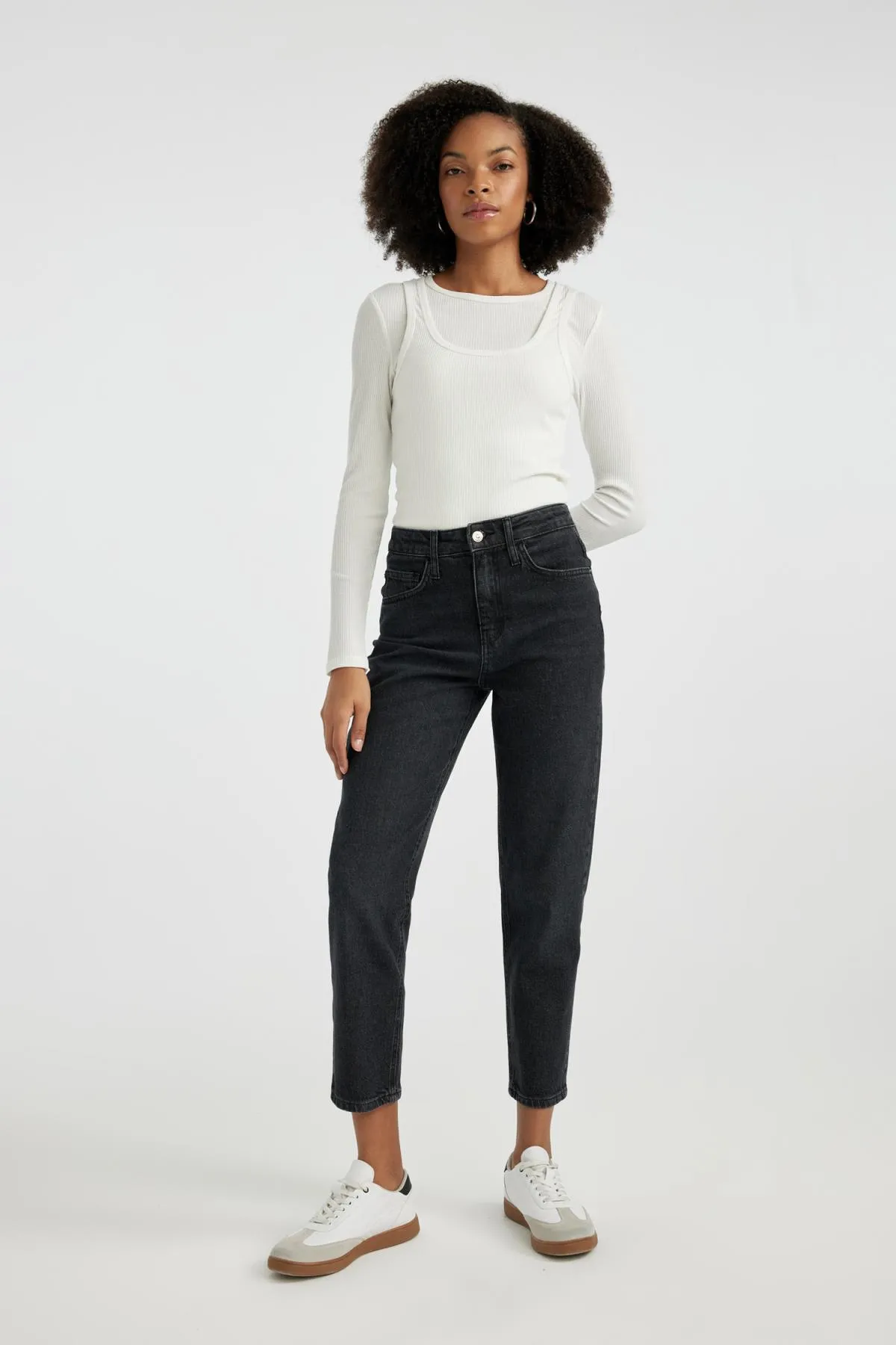 DeFacto  Bequeme Jeanshose mit hoher Taille und Knöchellänge in Mom-Passform B7038ax24sp