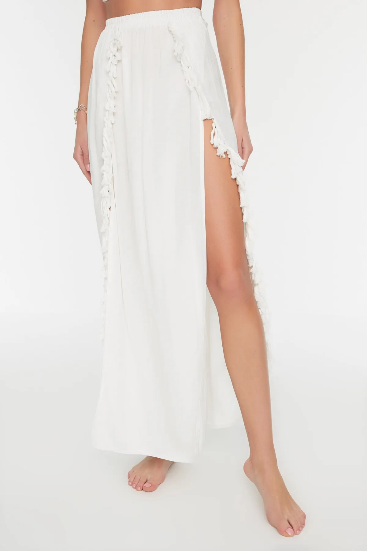 Trendyol Collection  Ecru Maxi-Rock mit gewebten Quasten TBESS21ET0133
