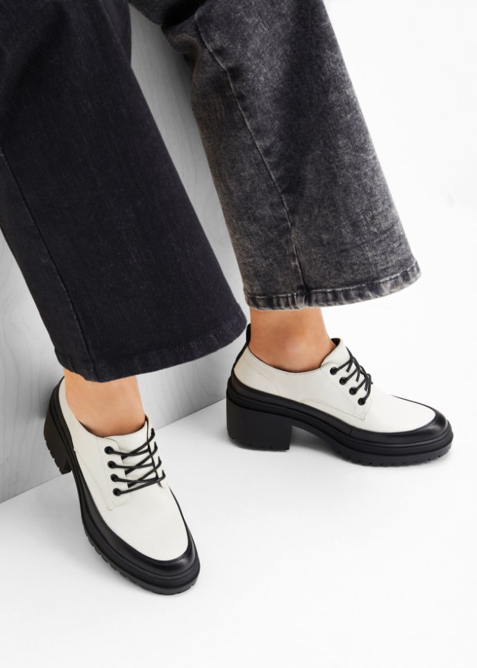 Schnürschuh