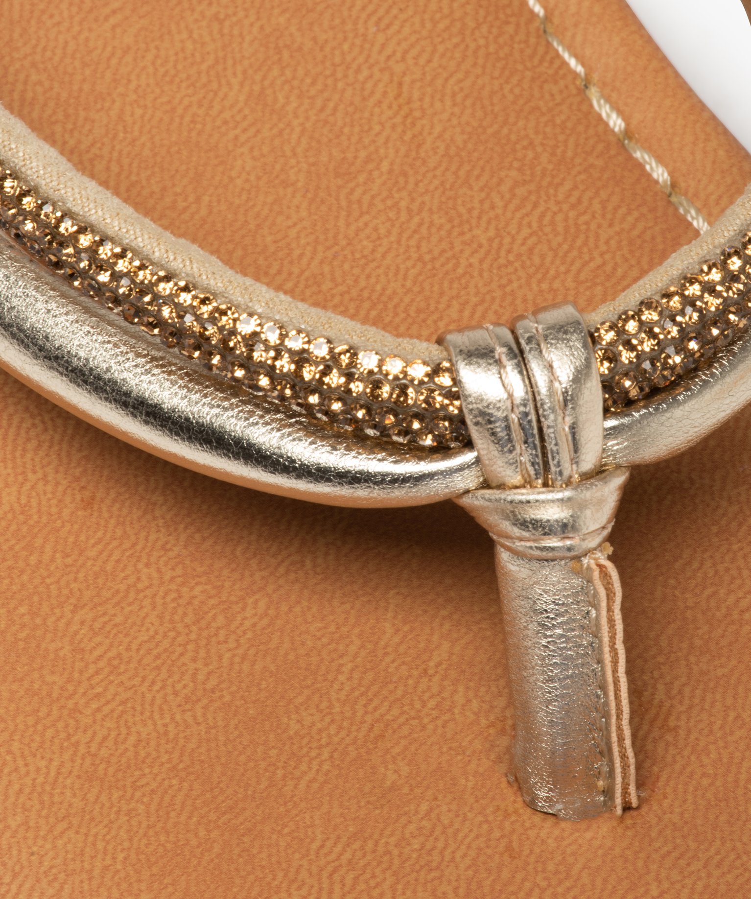 Tongs femme à talon plat et brides strass or | GEMO