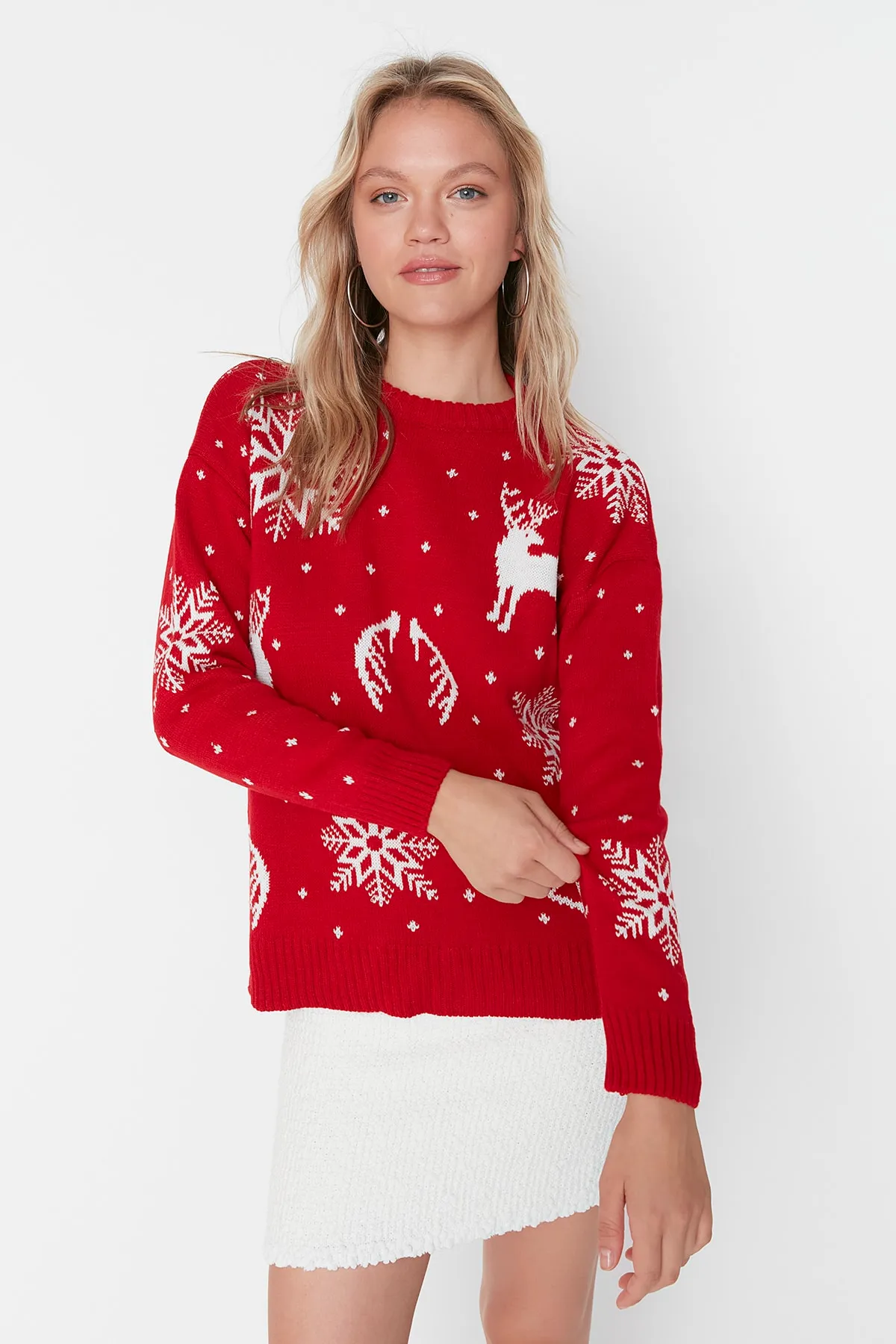 Trendyol Collection  Roter selbstgemusterter Strickpullover mit Rundhalsausschnitt TWOAW23KZ01591