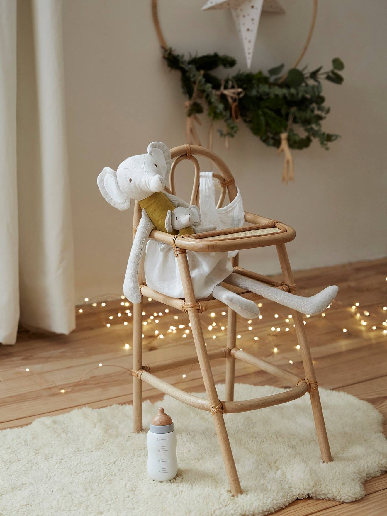 Chaise haute poupon en rotin beige