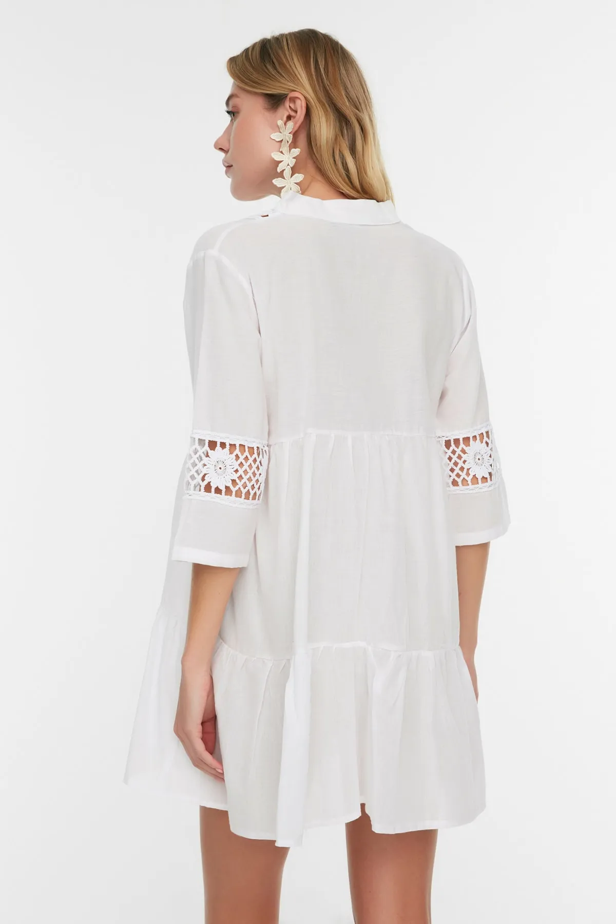Trendyol Collection  Weißes Mini-Strandkleid mit gewebten Streifen, 100 % Baumwolle, TBESS20EL0854
