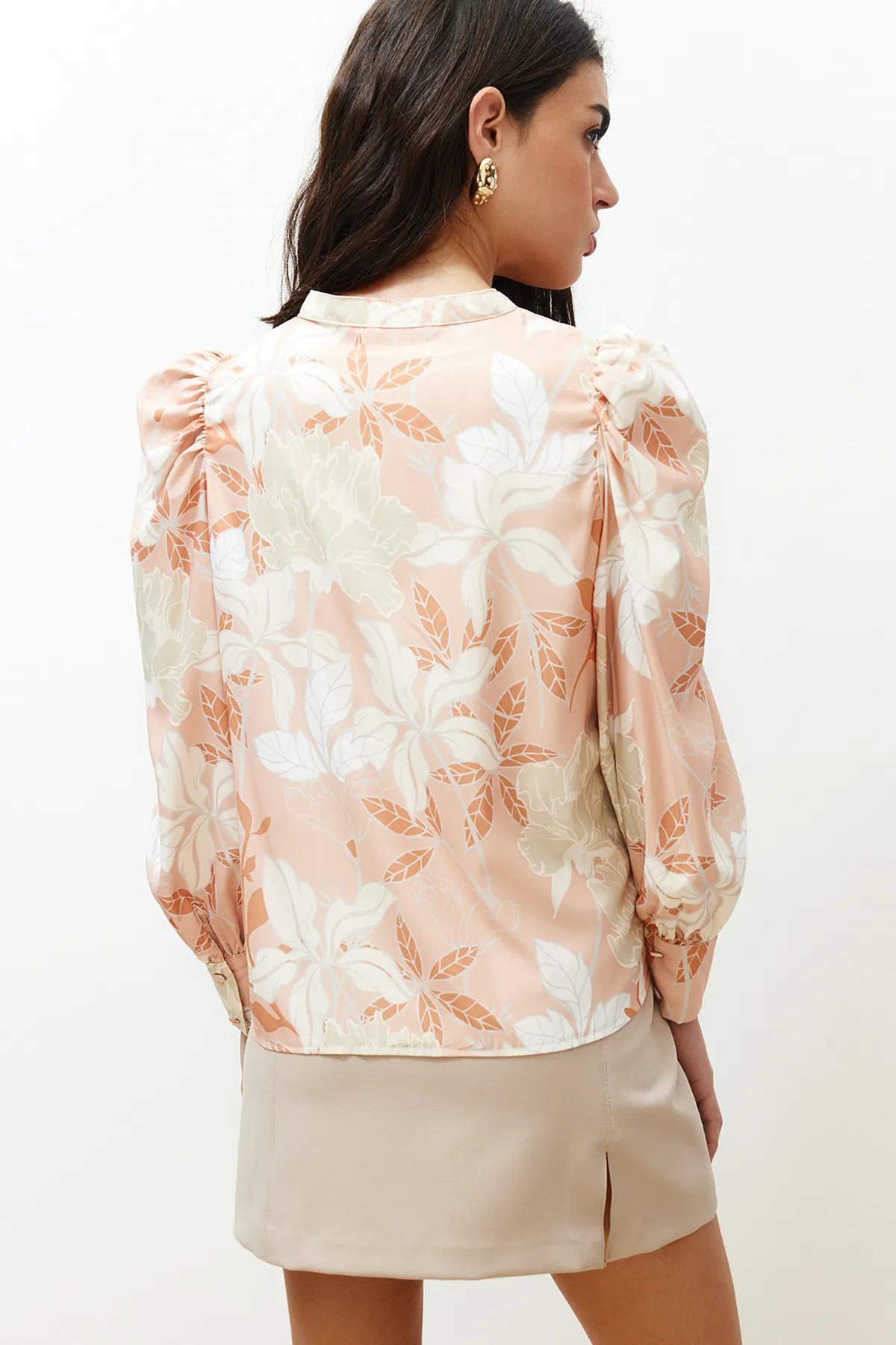 Trendyol Collection  Oranges Blumenmuster - Chiffonhemd mit Rüschen, Regular Fit TWOAW22GO0117