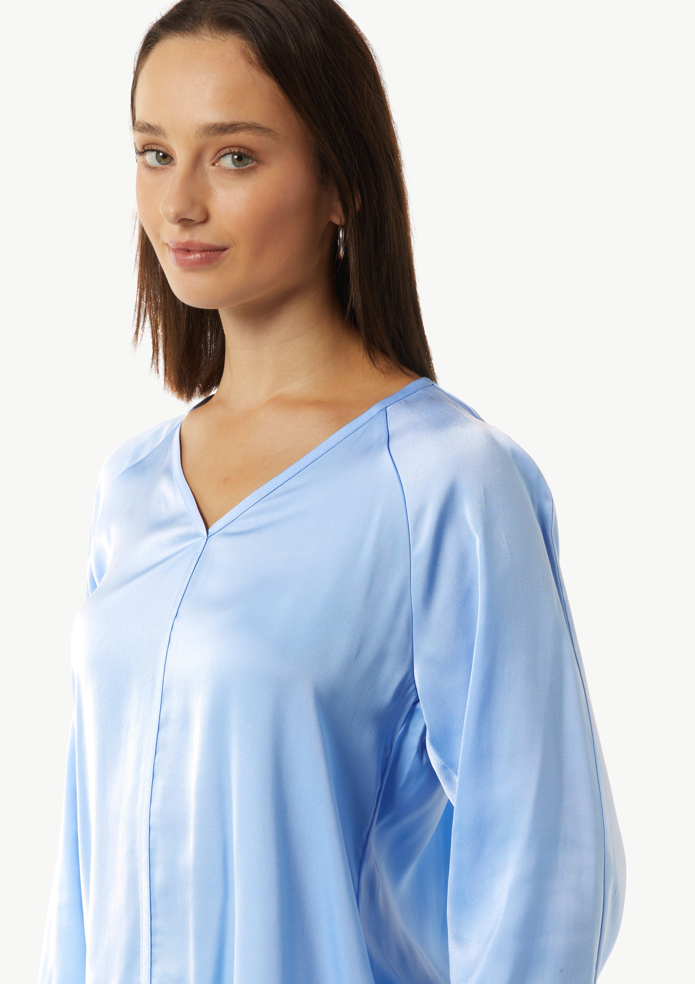 Satinierte Bluse mit Raglanärmeln und V-Ausschnitt - himmelblau
