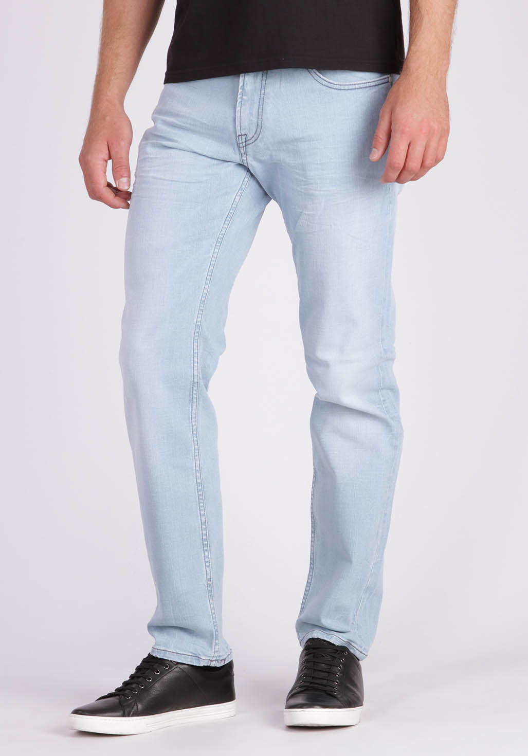 DATTT  Jean bleu clair, coupe straight