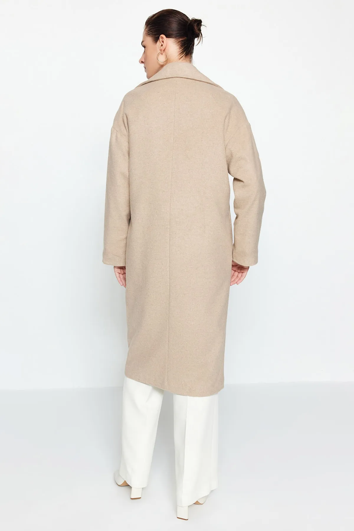 Trendyol Collection  Steinfarbener, übergroßer, weit geschnittener, langer Wollmantel mit Stempelmuster TWOAW21KB0038