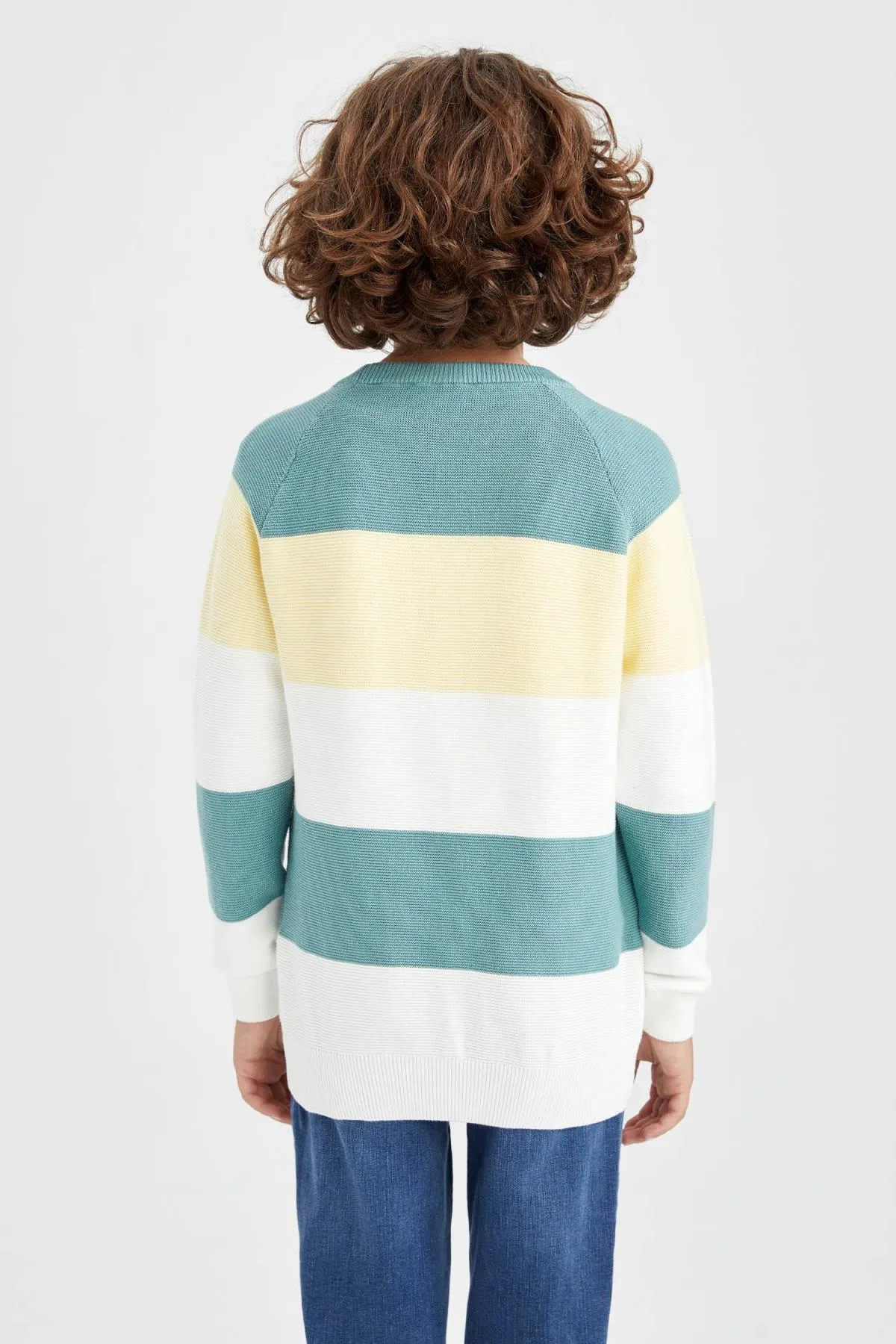 DeFacto  Strickpullover für Jungen mit normaler Passform und Rundhalsausschnitt