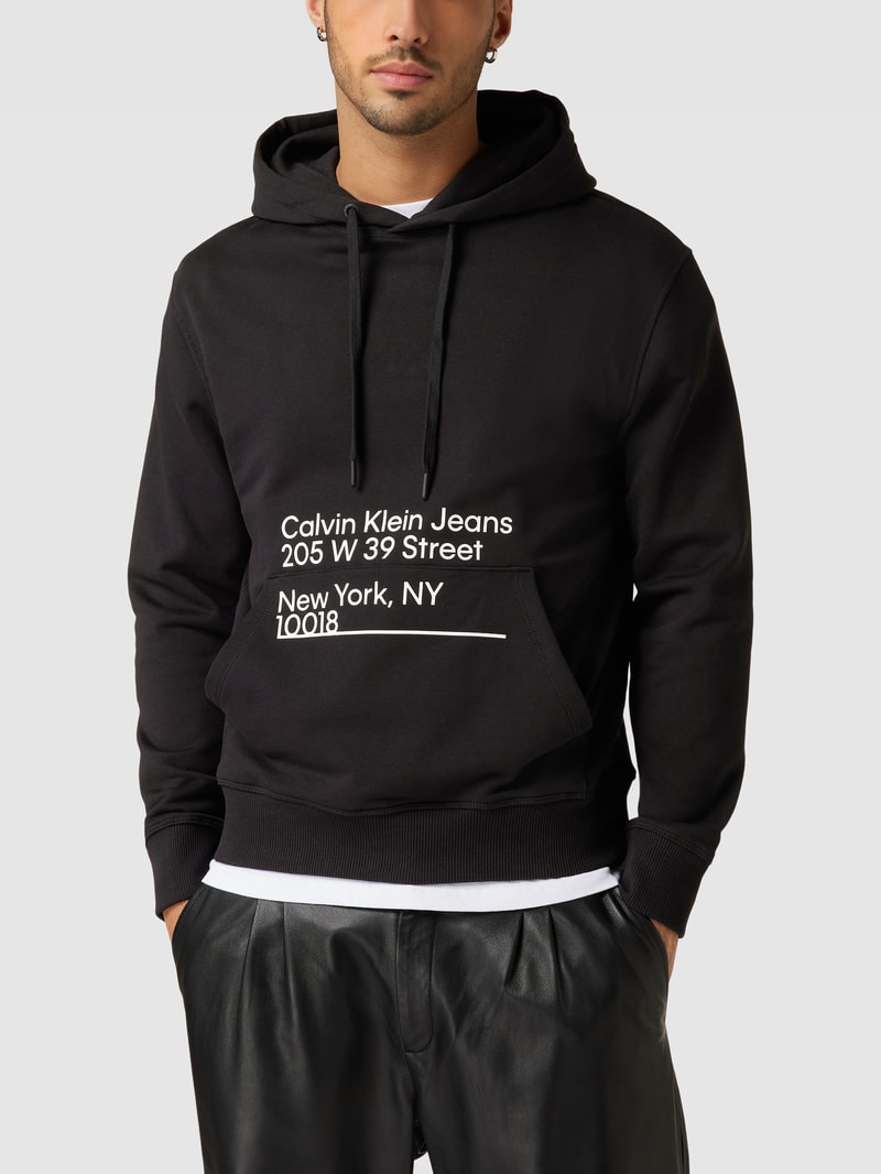 Hoodie mit Label-Print in schwarz
