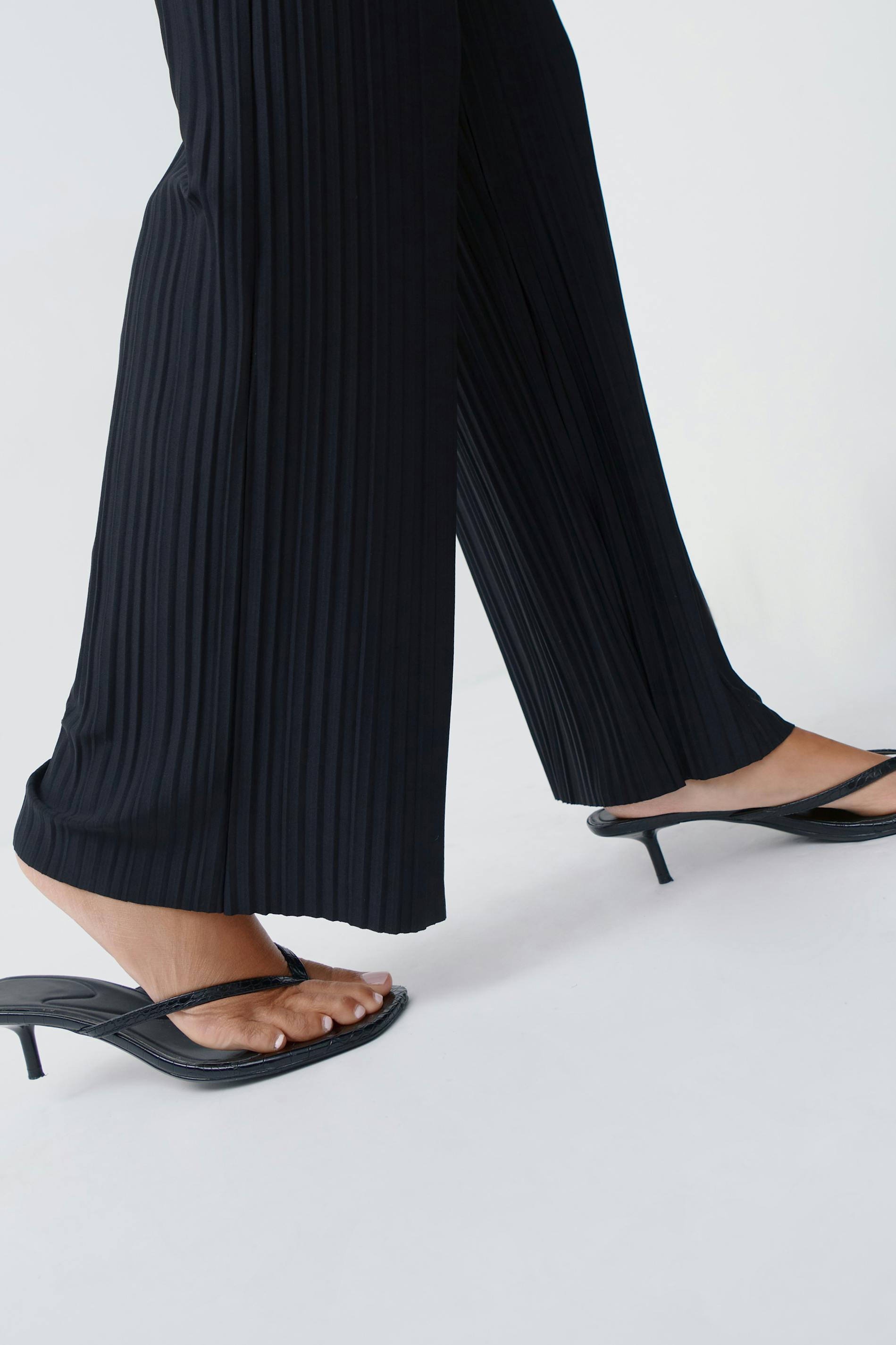 Jersey plisse trousers