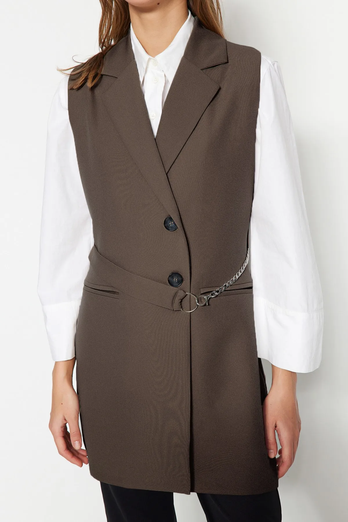 Trendyol Modest  Detaillierte gewebte Weste mit Nerzkettengürtel TCTAW23YL00013