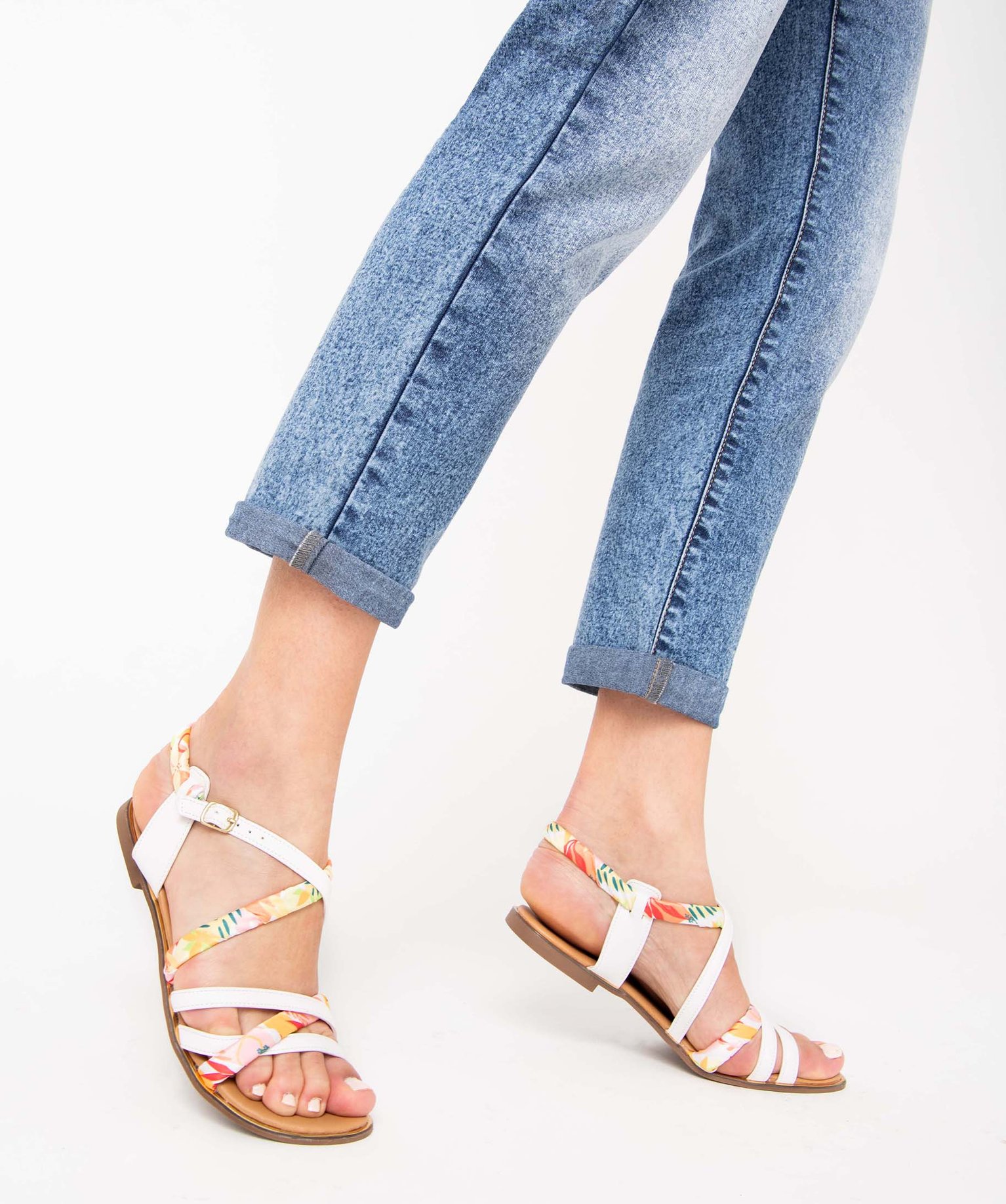 Sandales femme à talon plat et brides foulard imprimé blanc | GEMO