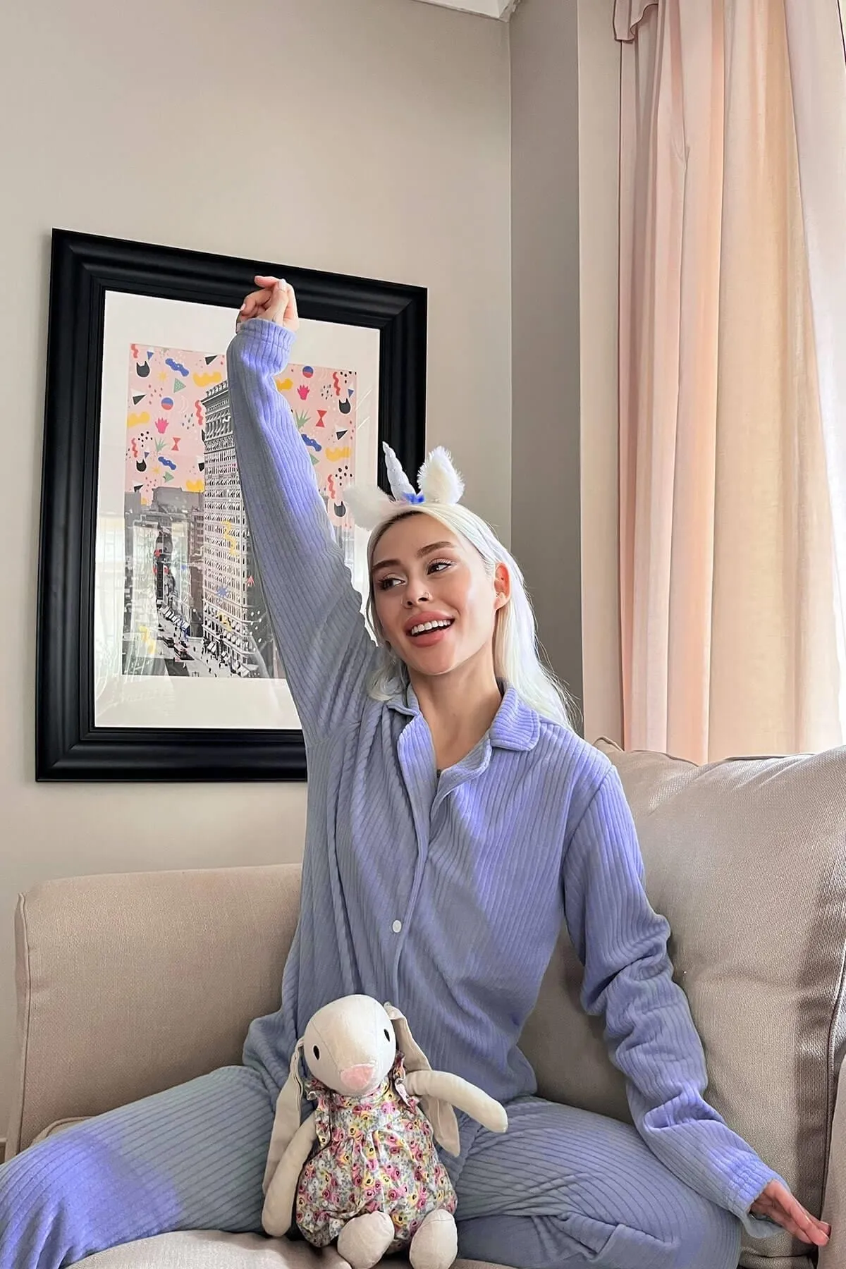 Pijamaevi  Blaues, schlichtes Pyjama-Set aus Plüsch-Fleece mit Knöpfen vorne