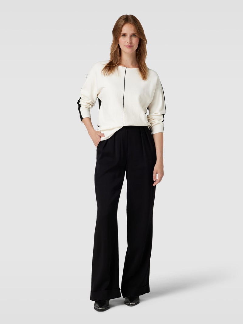 Strickpullover mit U-Boot-Ausschnitt in schwarz