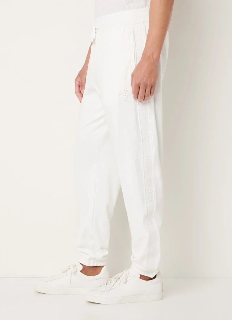 Pantaloni da jogging a gamba affusolata con tasche laterali di Armani Exchange.