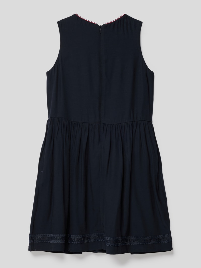 Kleid mit Spitzenbesatz mit Label-Details in marineblau