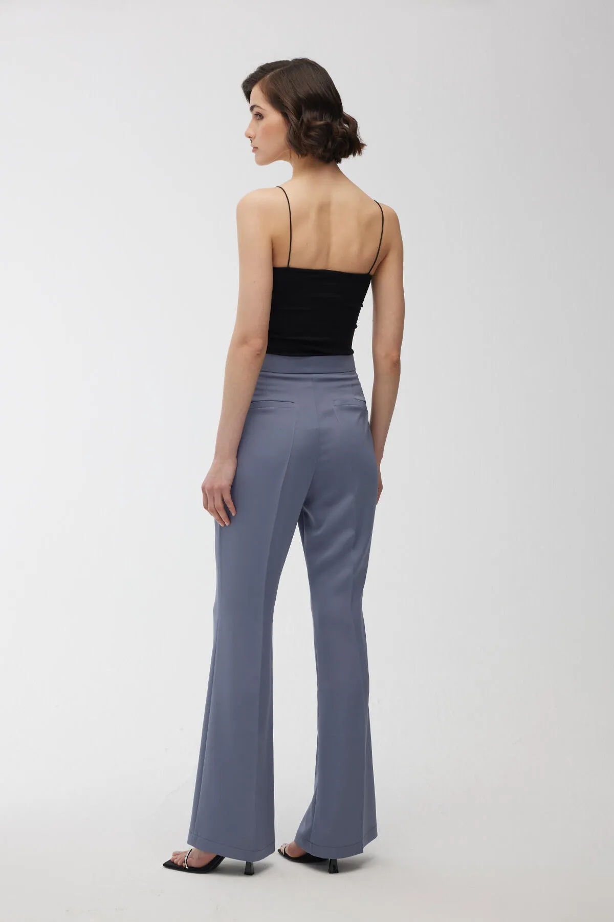 Manuka  SATINHOSE MIT SPANISCHER KRONE BLAU
