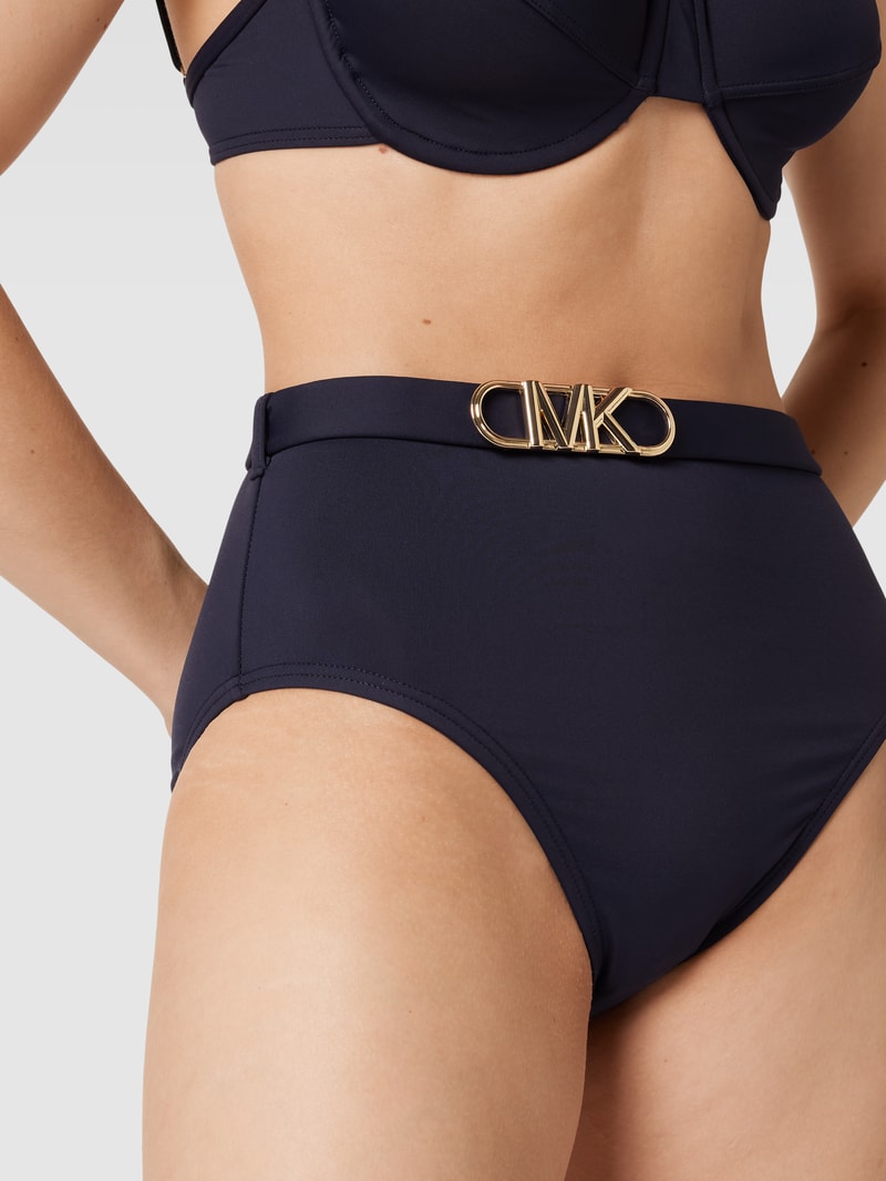 High Waist Bikini-Hose mit Label-Applikation in marineblau
