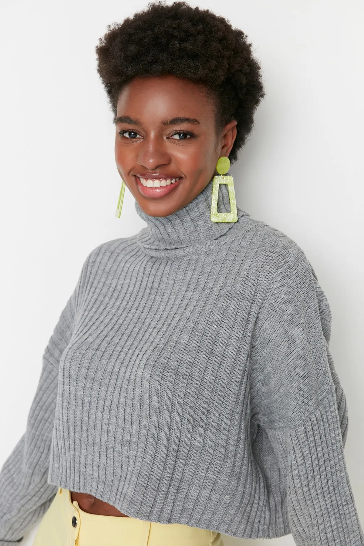 Trendyol Collection  Grauer Crop-Basic-Strickpullover TWOAW22KZ0223