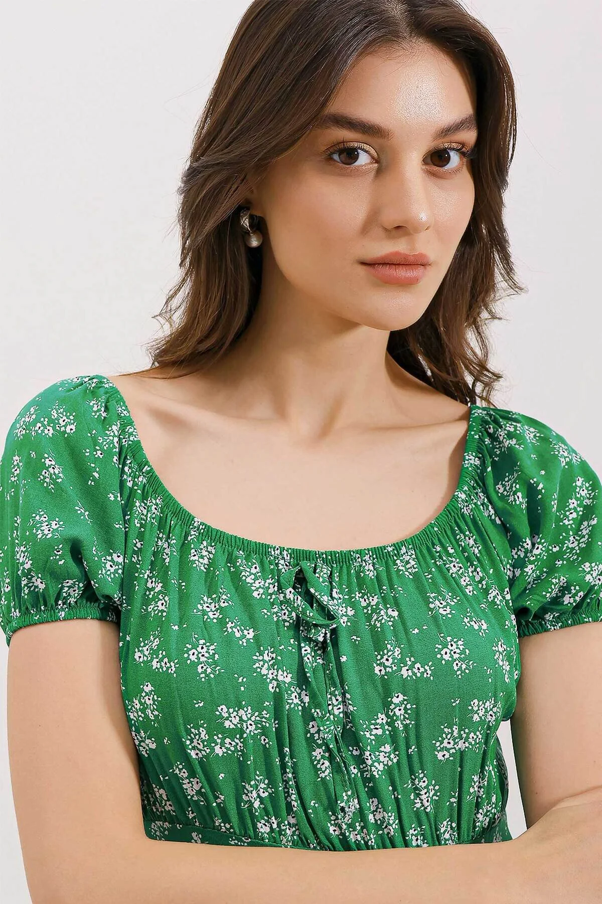 Bigdart  2427 Geblümtes Viskosekleid mit Schlitz - Grün