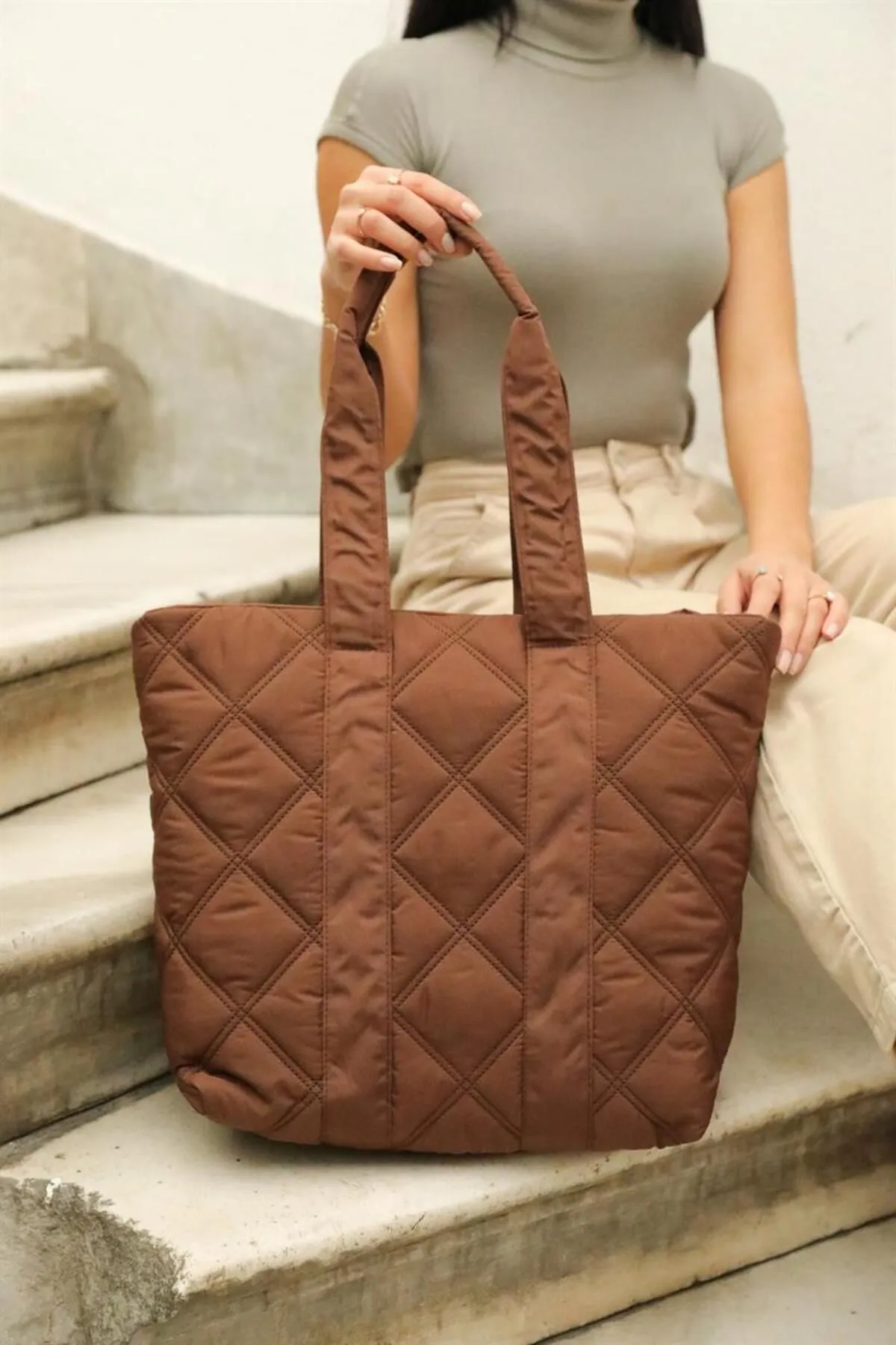 Madamra  Braune Damen-Pufftasche mit Steppmuster