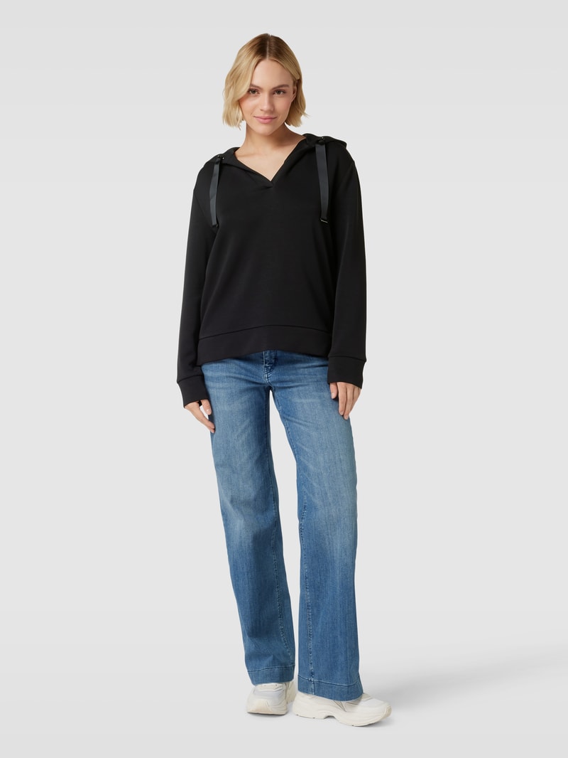 Hoodie mit V-Ausschnitt in schwarz